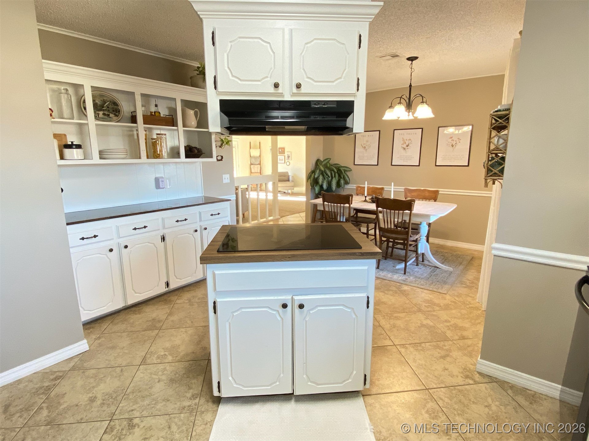 809 Warwick Drive Property Photo 9