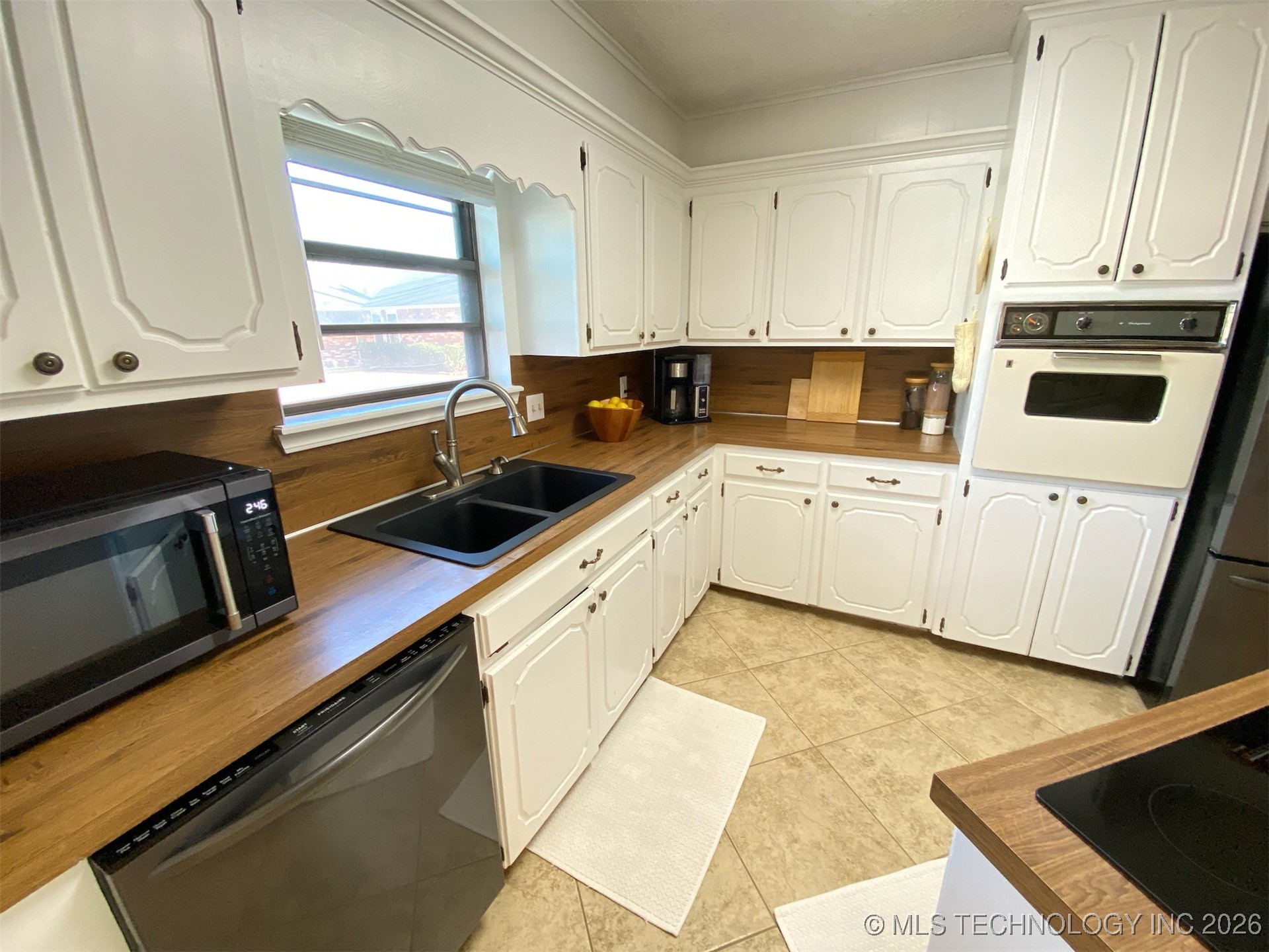 809 Warwick Drive Property Photo 10