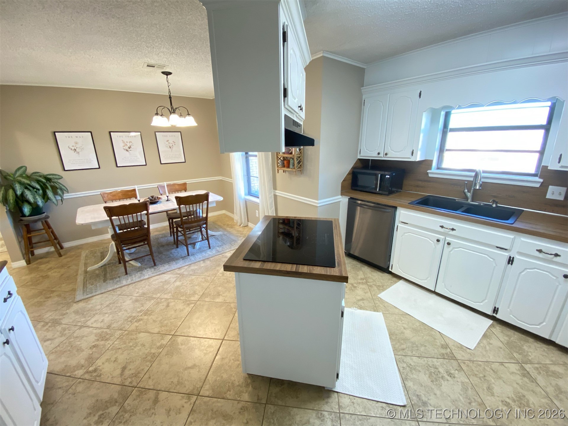 809 Warwick Drive Property Photo 11