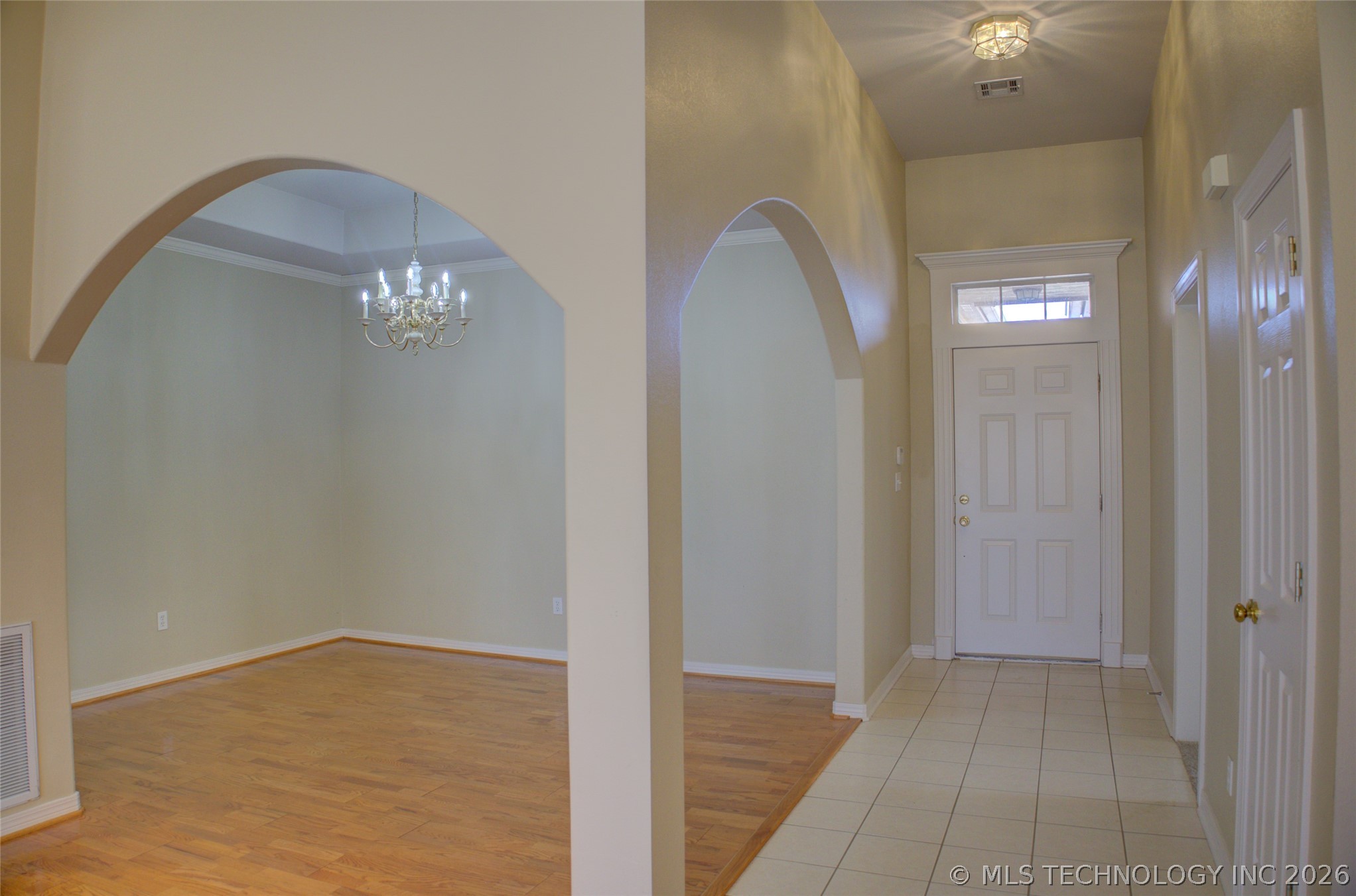 11407 S Locust Avenue Property Photo 3