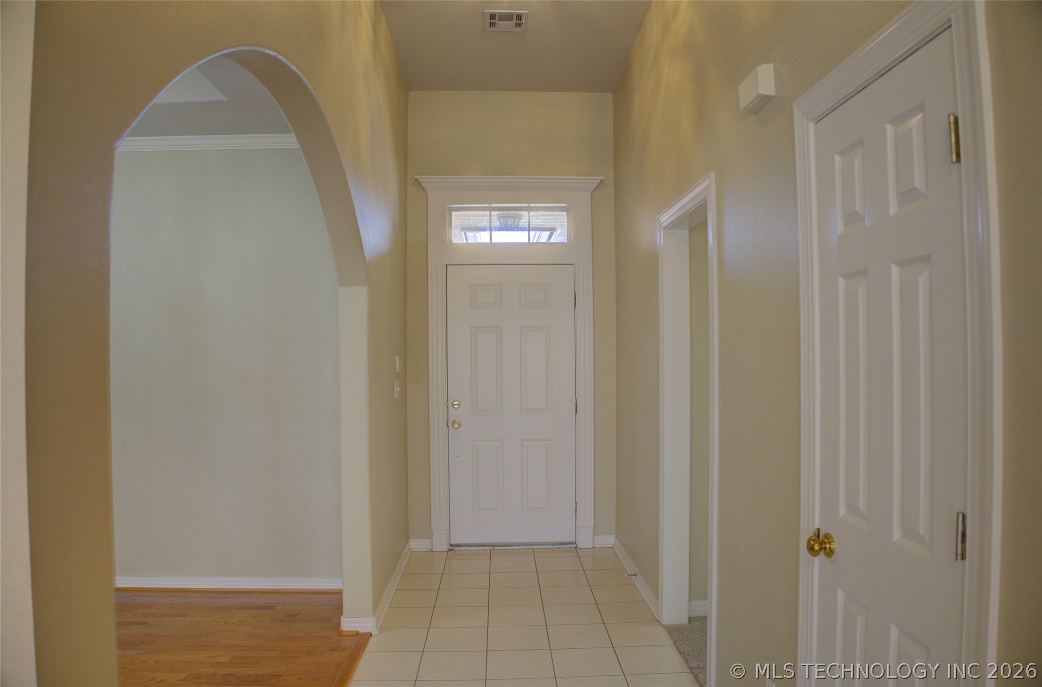 11407 S Locust Avenue Property Photo 4