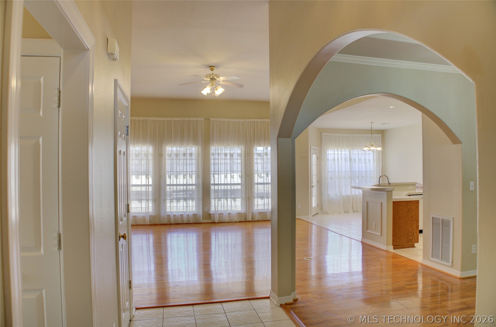11407 S Locust Avenue Property Photo 5