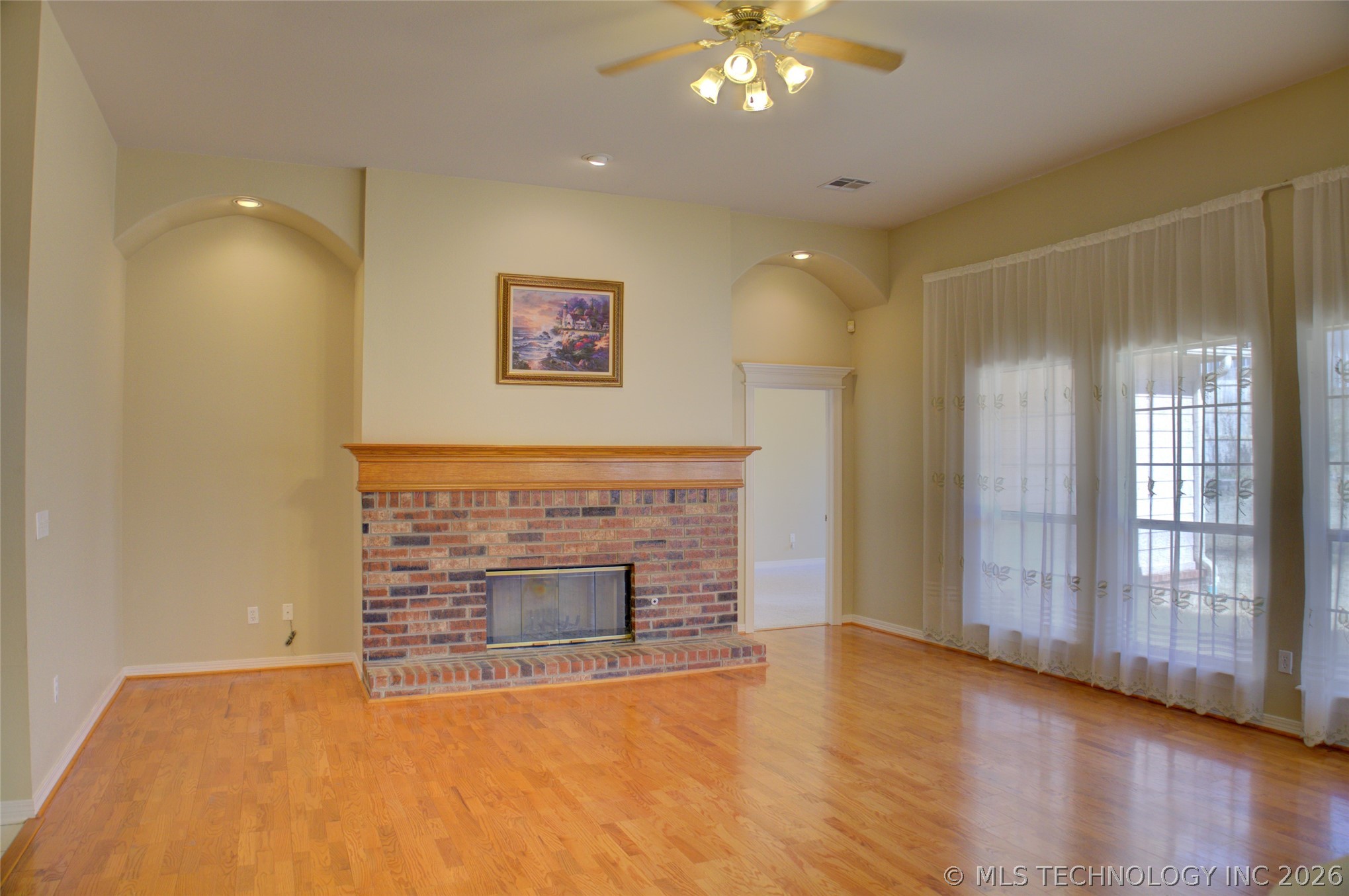11407 S Locust Avenue Property Photo 8