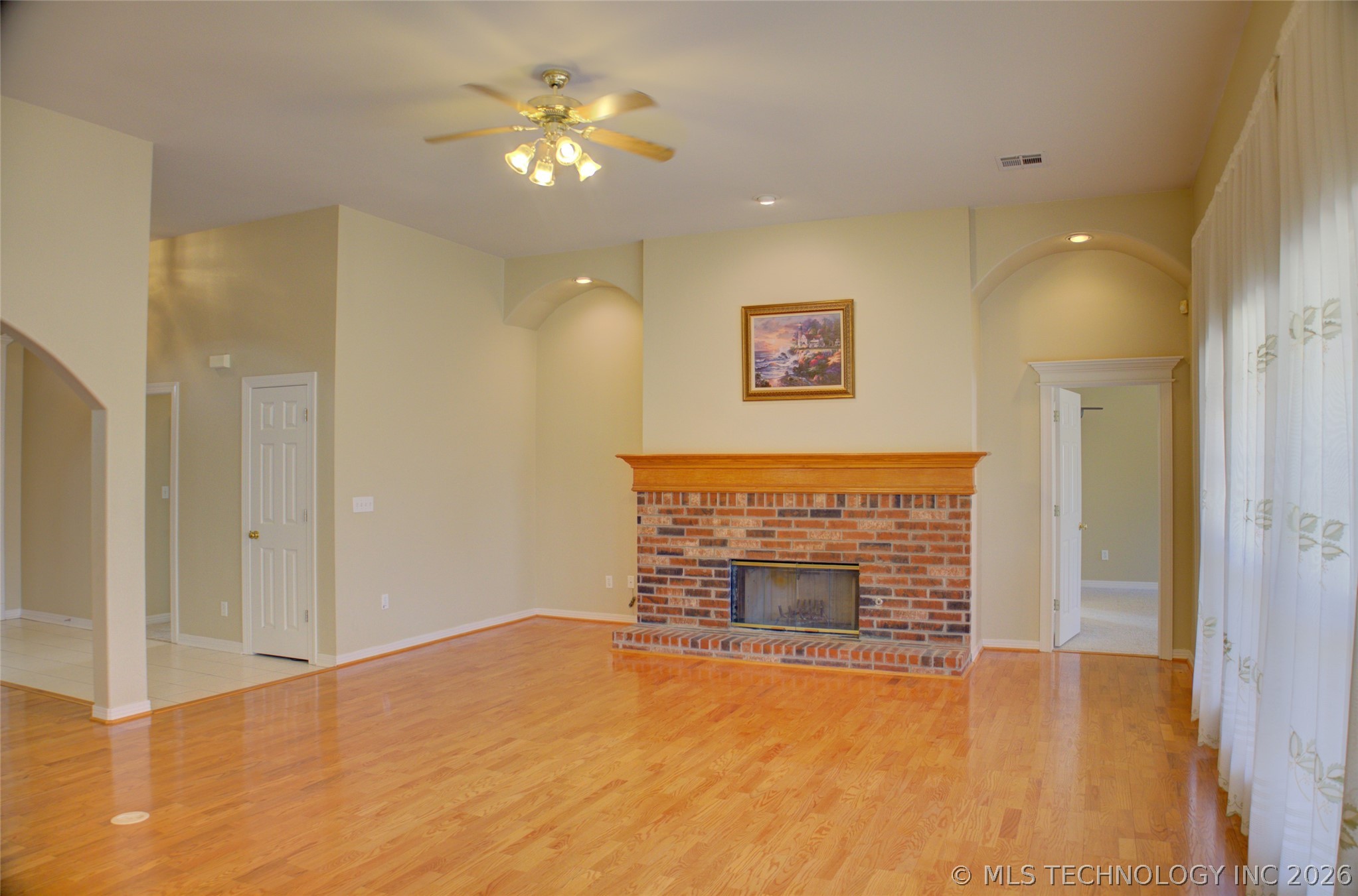 11407 S Locust Avenue Property Photo 9