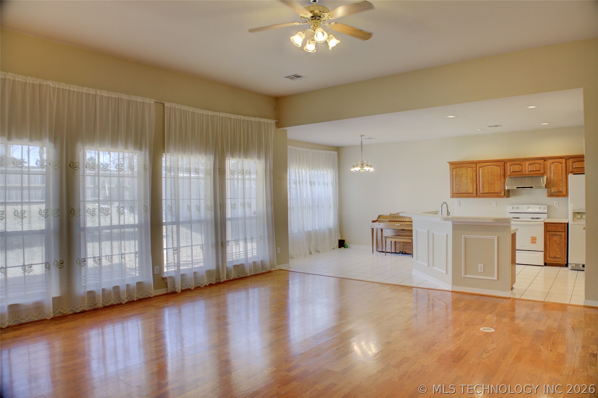 11407 S Locust Avenue Property Photo 11