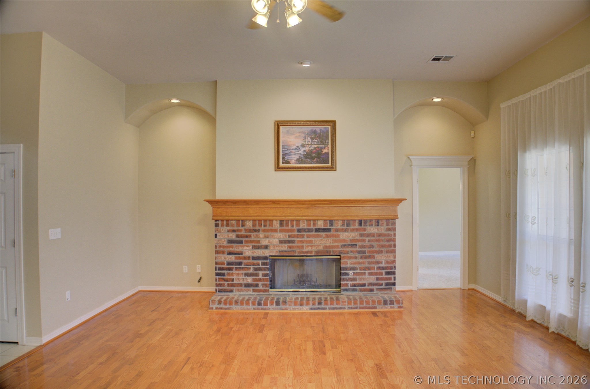11407 S Locust Avenue Property Photo 12