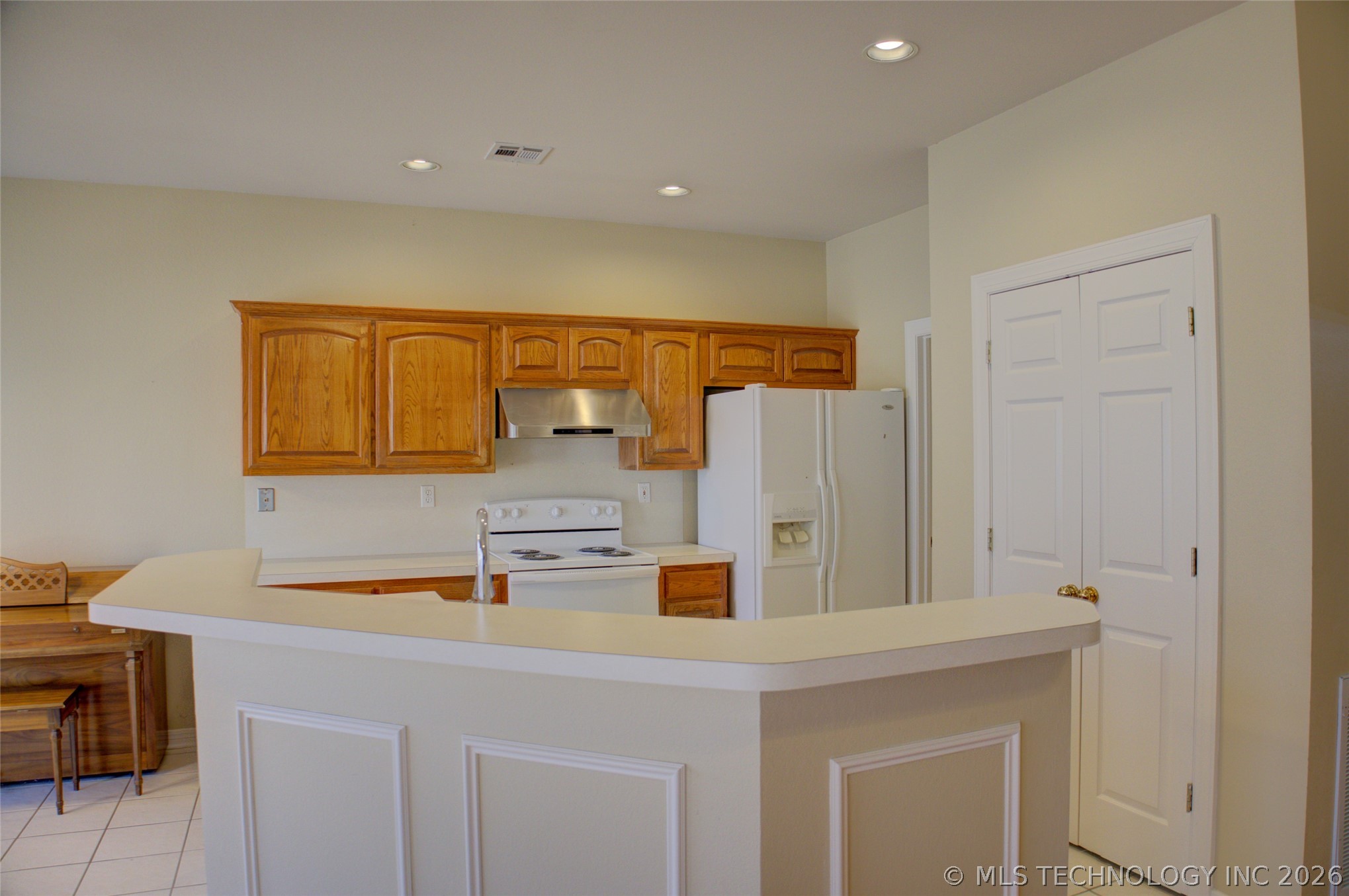 11407 S Locust Avenue Property Photo 13