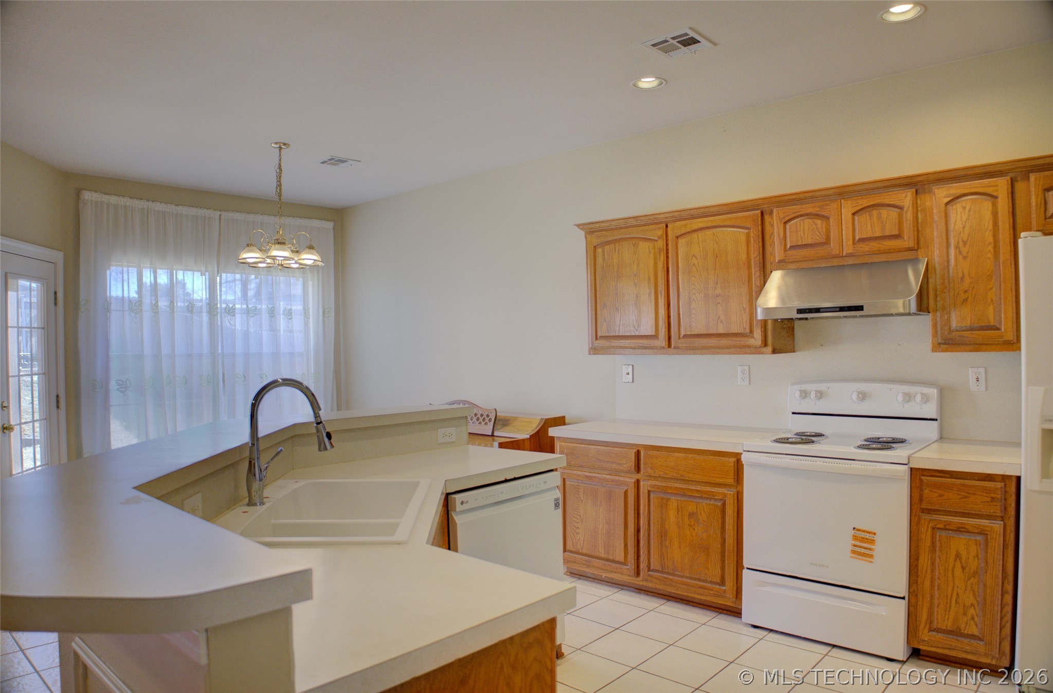 11407 S Locust Avenue Property Photo 14