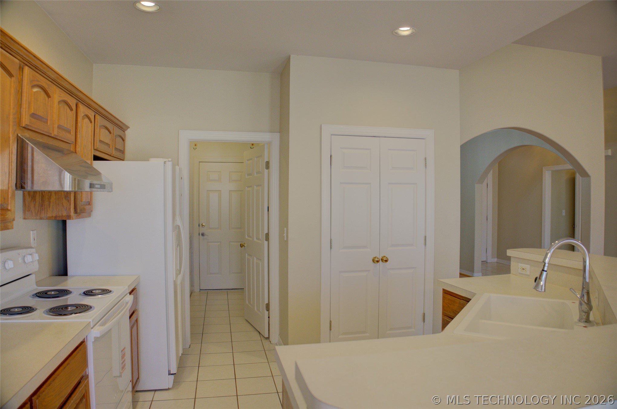 11407 S Locust Avenue Property Photo 16