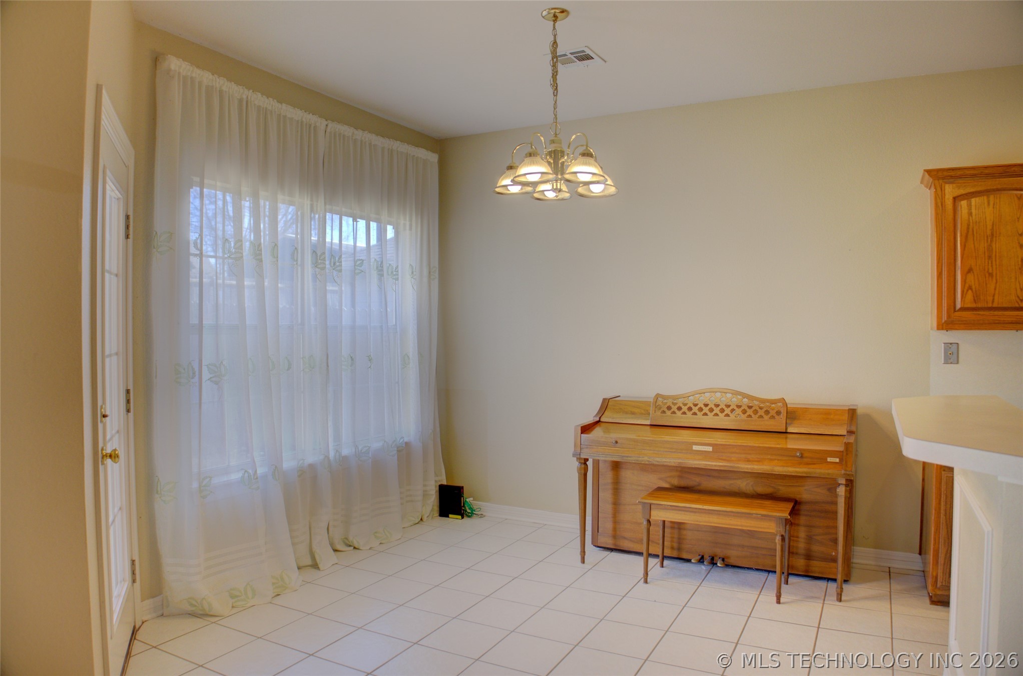 11407 S Locust Avenue Property Photo 17