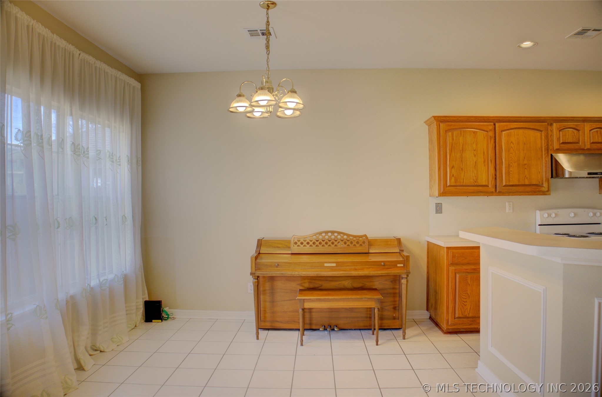 11407 S Locust Avenue Property Photo 18