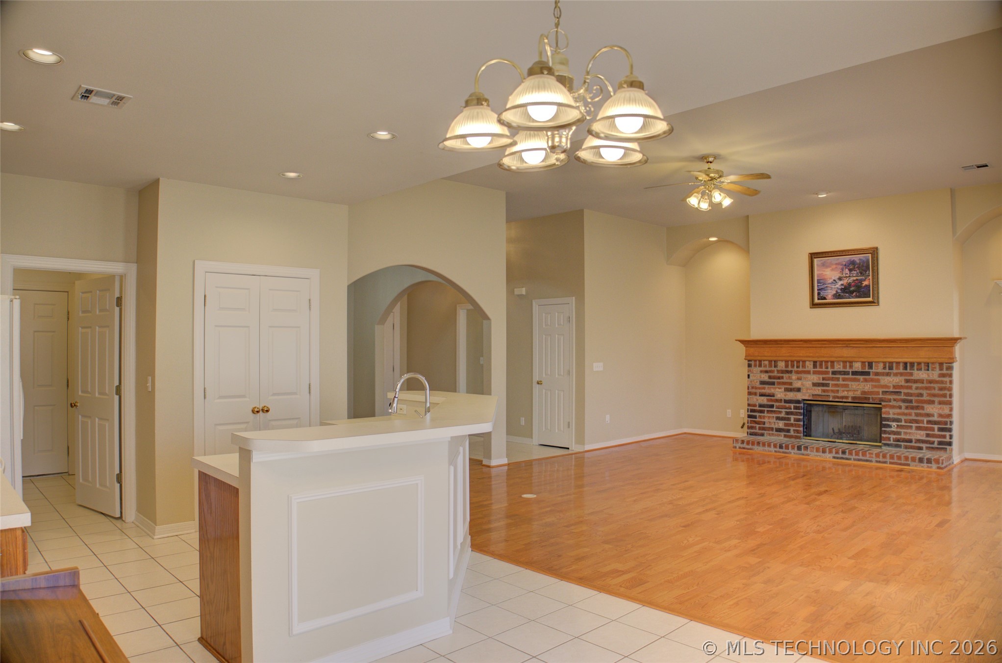 11407 S Locust Avenue Property Photo 19