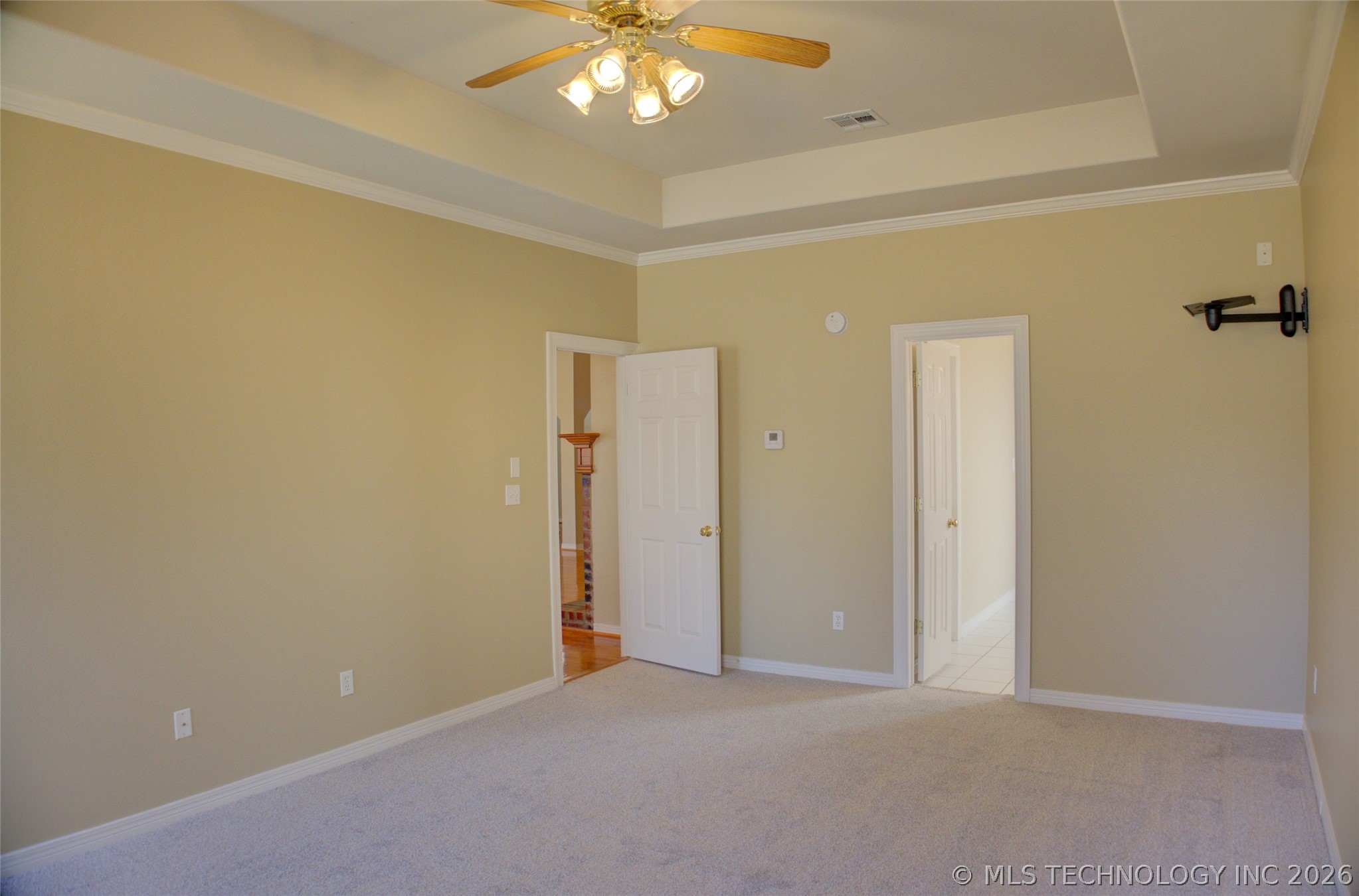 11407 S Locust Avenue Property Photo 23