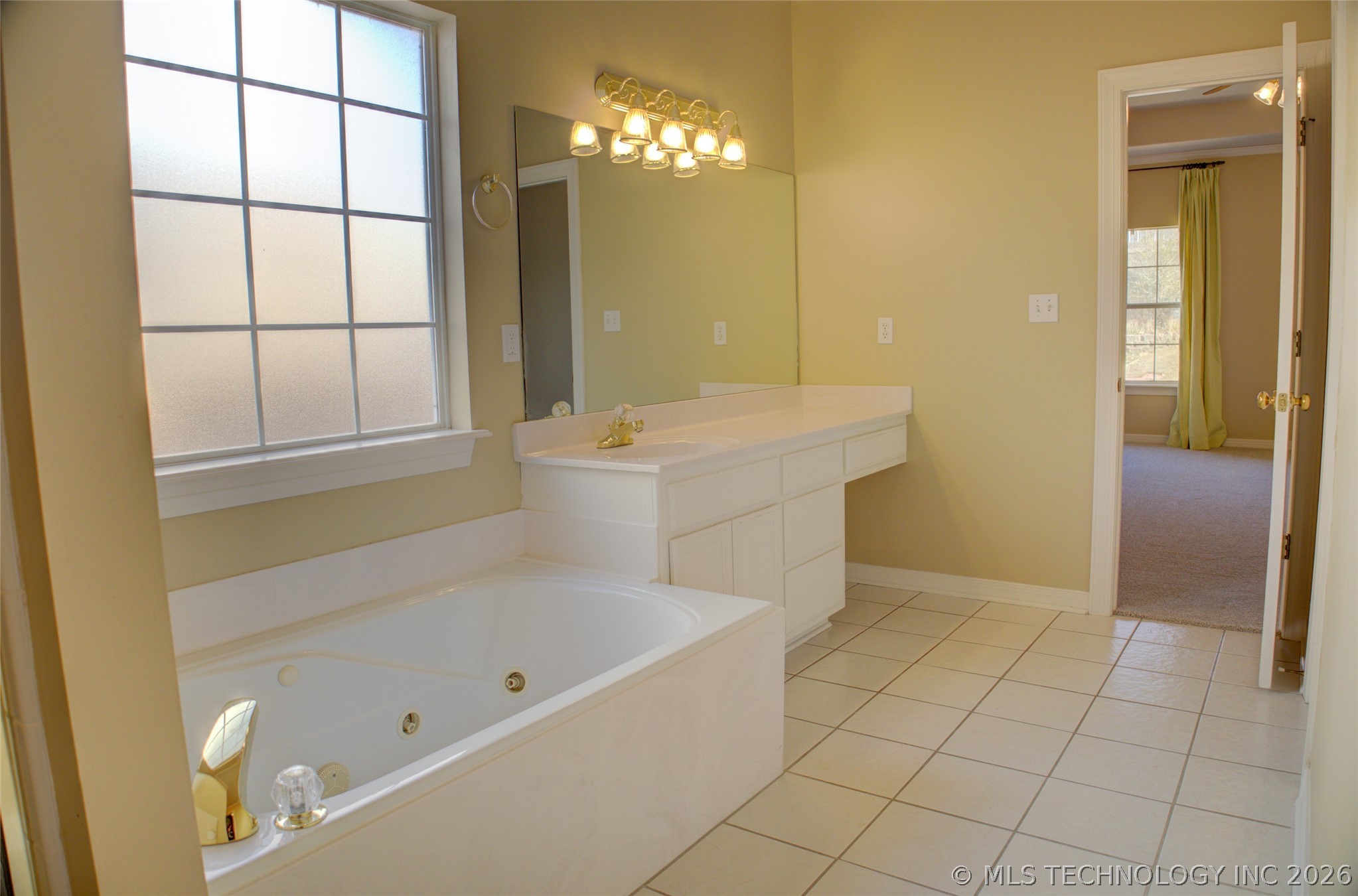 11407 S Locust Avenue Property Photo 26
