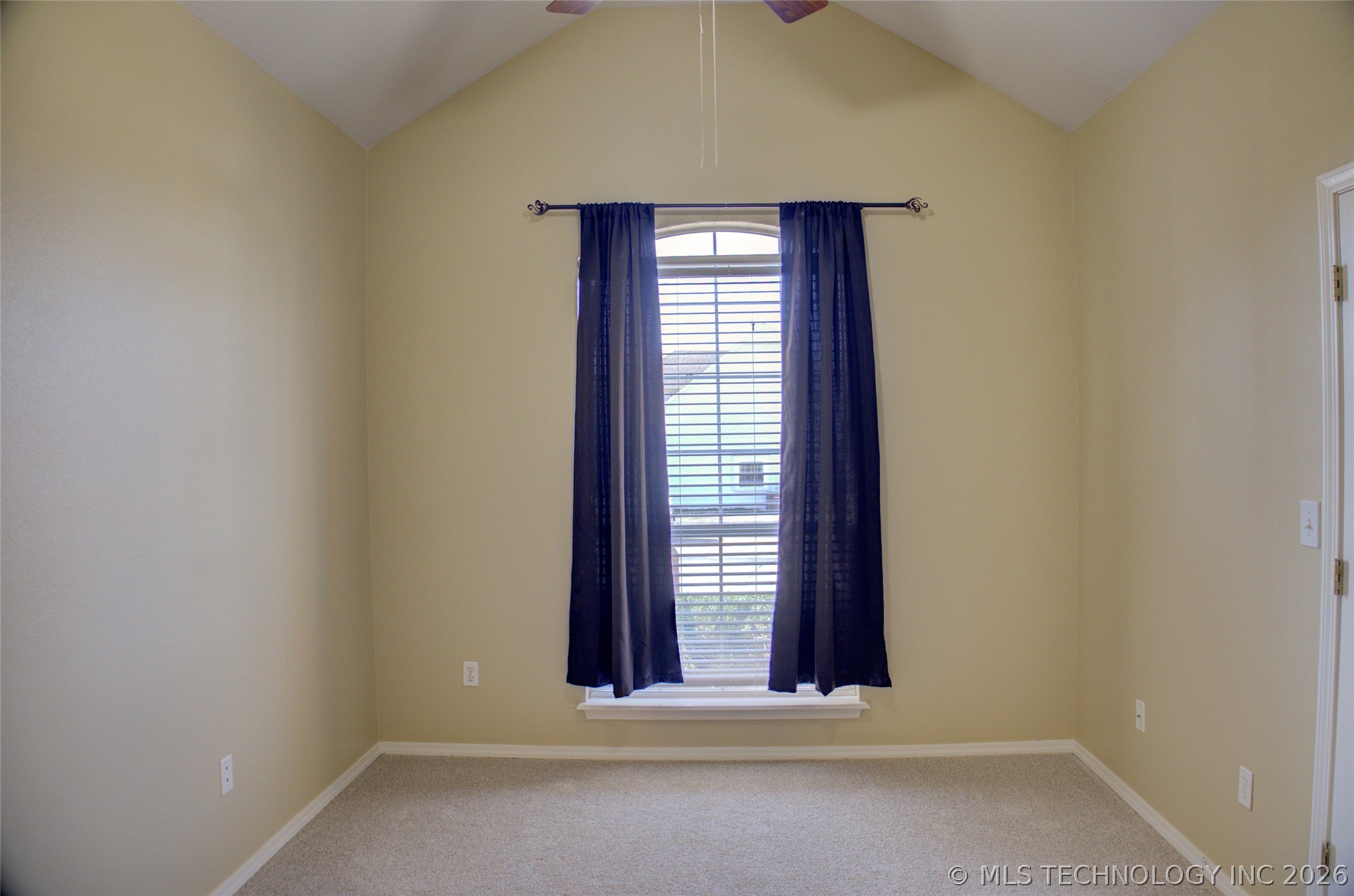 11407 S Locust Avenue Property Photo 29