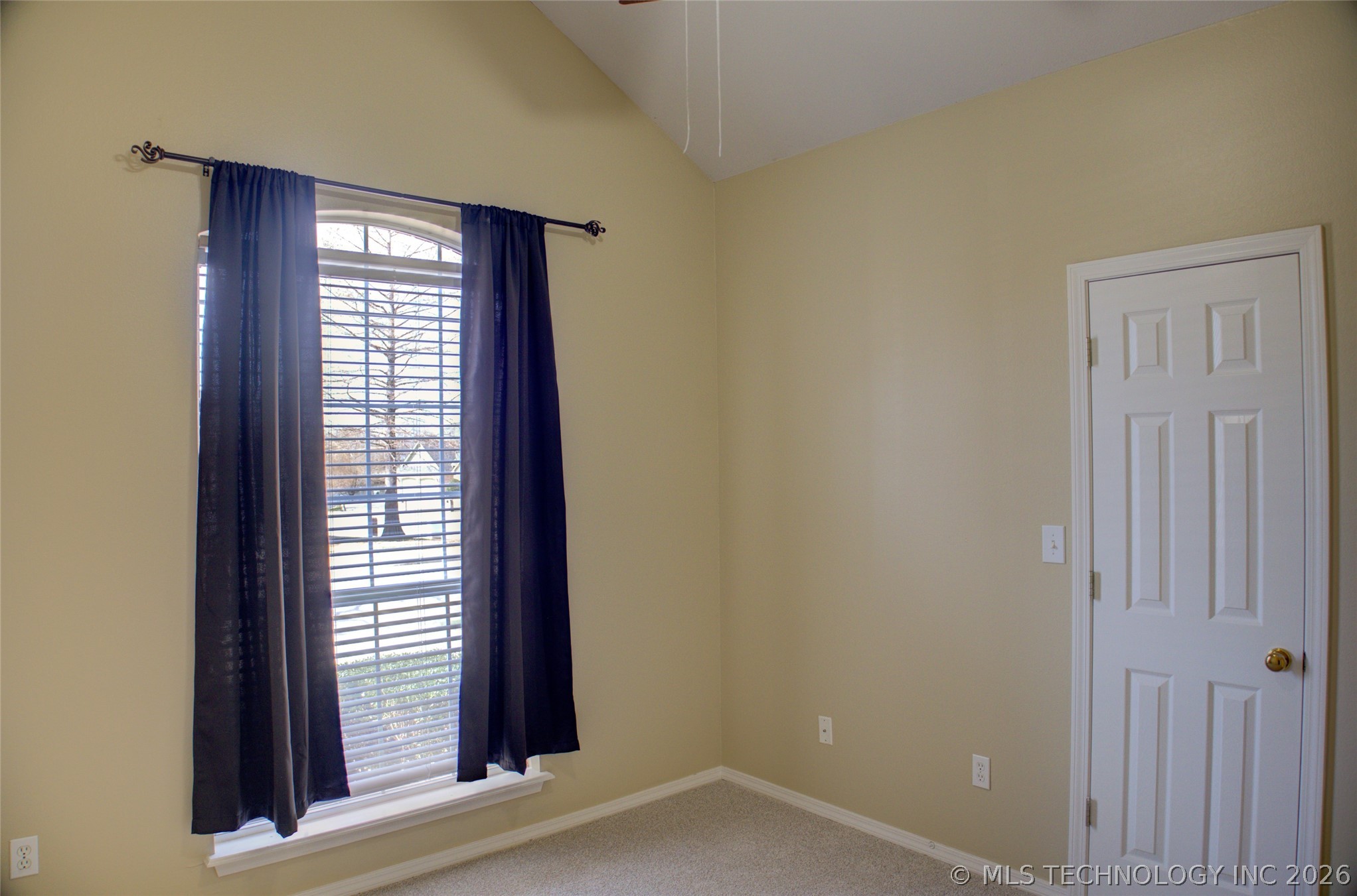 11407 S Locust Avenue Property Photo 30