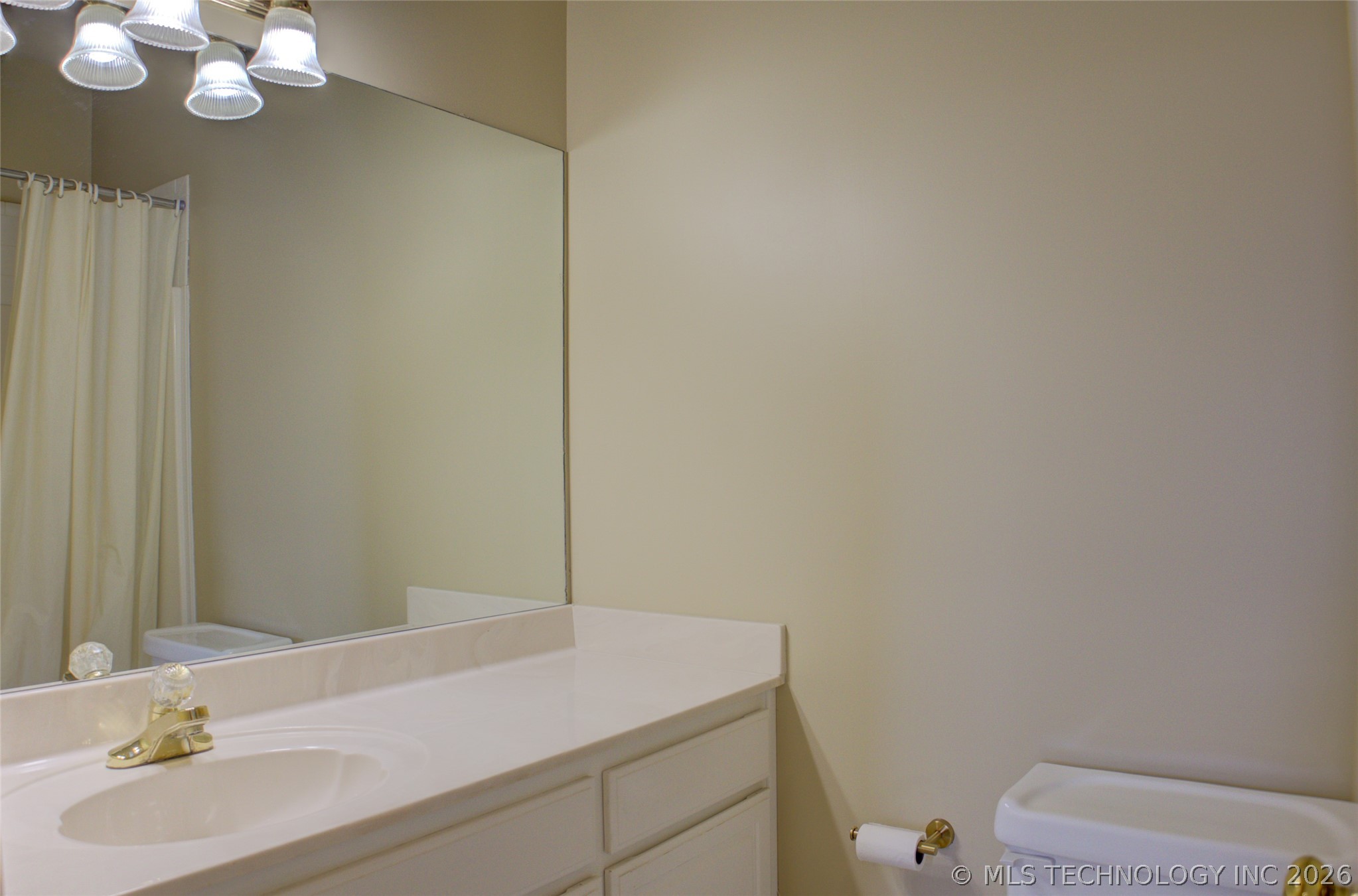 11407 S Locust Avenue Property Photo 32