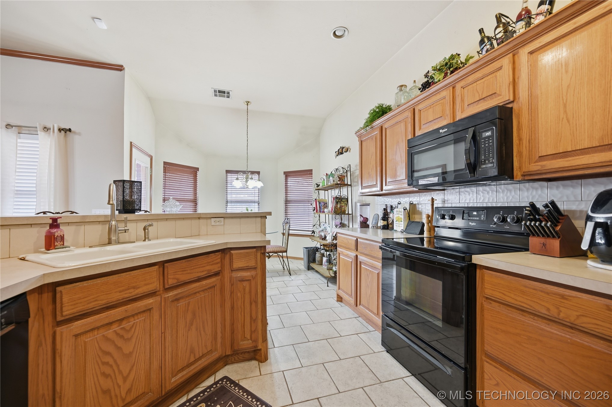 10513 Admiral Drive Property Photo 15