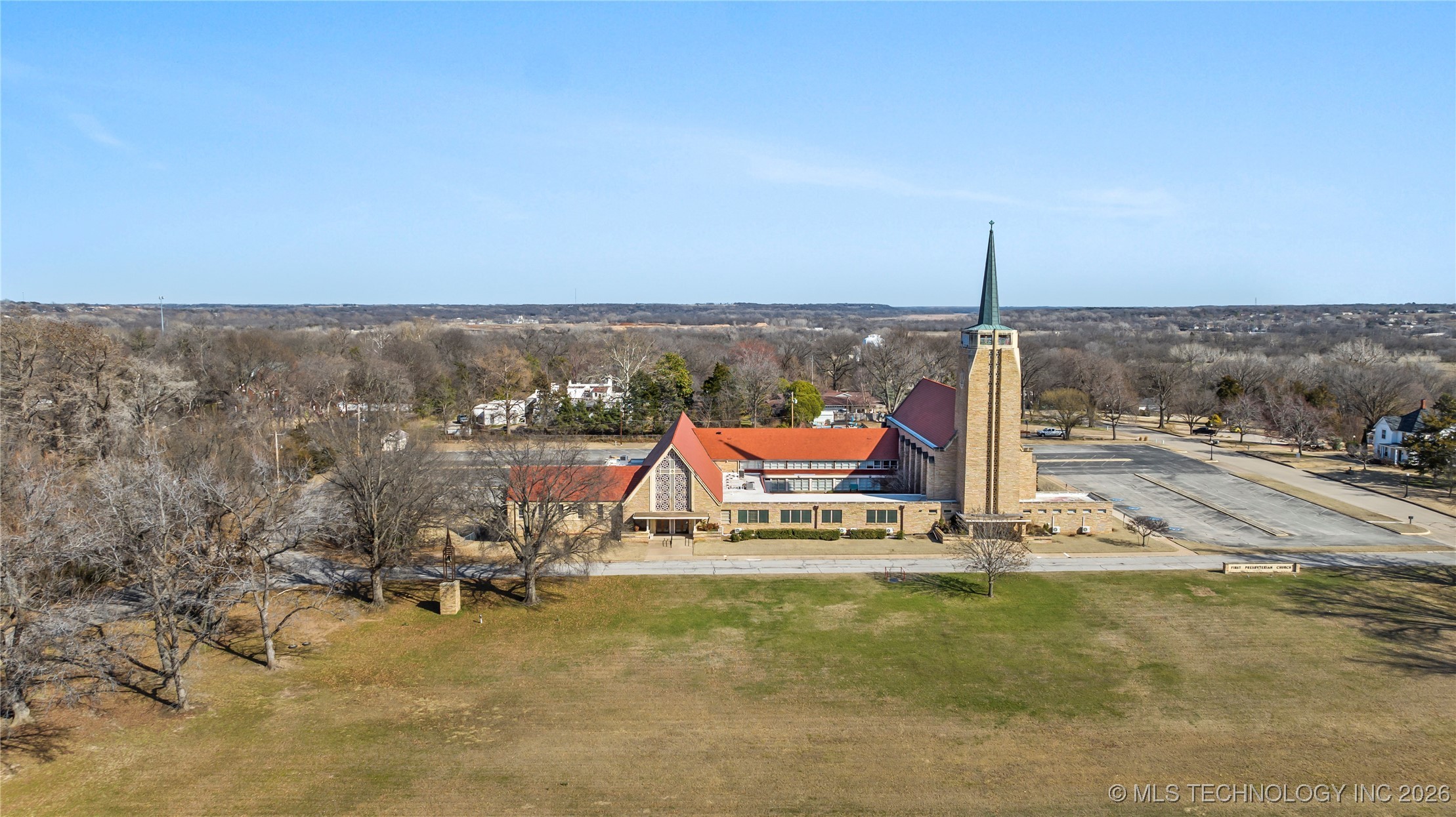 1505 E Grand Avenue Property Photo 3