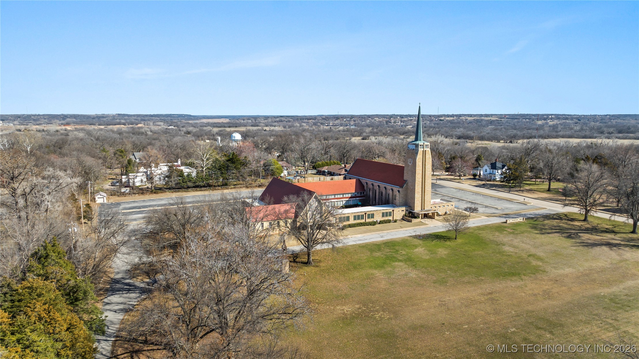 1505 E Grand Avenue Property Photo 4