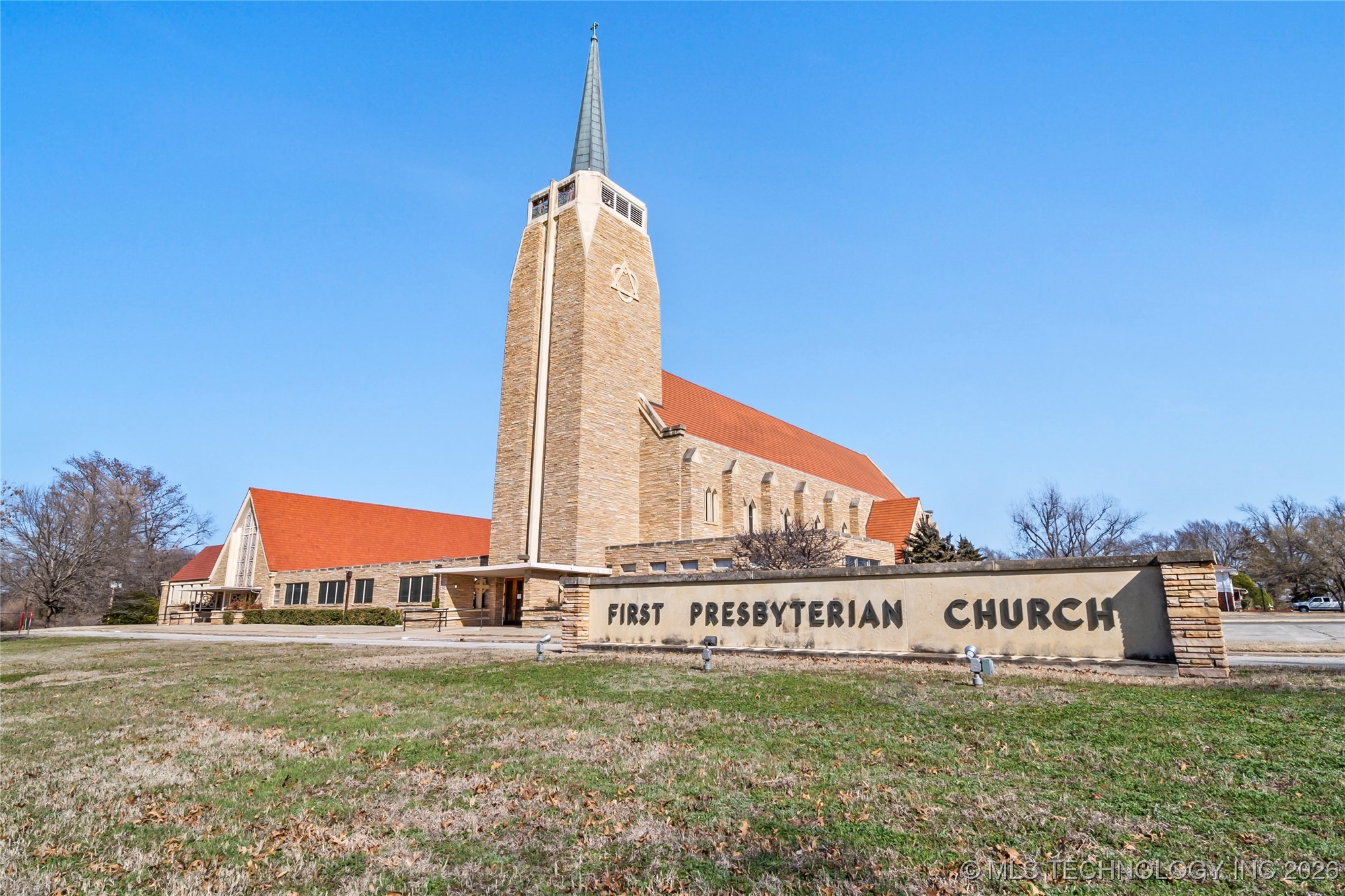 1505 E Grand Avenue Property Photo 5