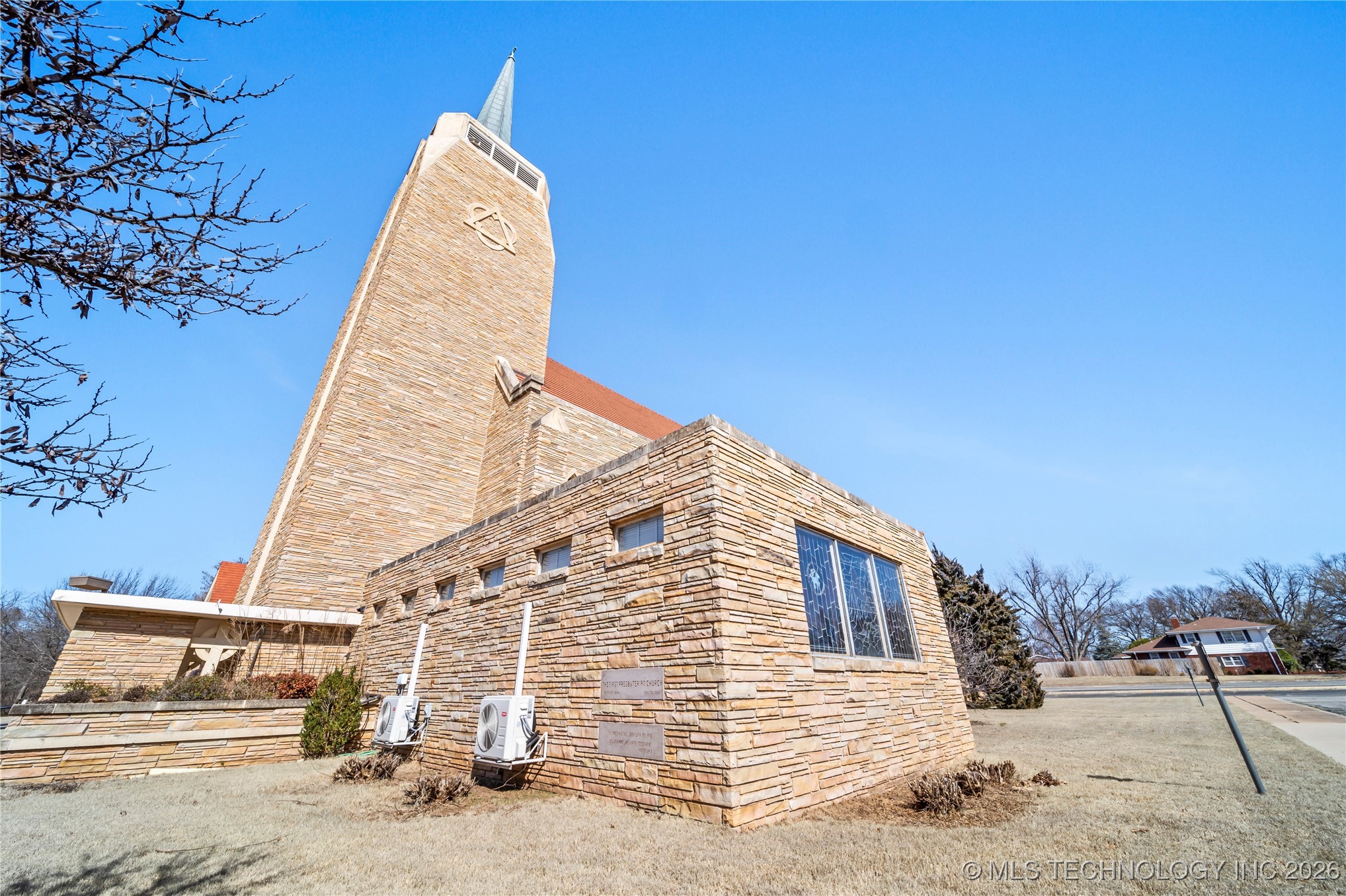 1505 E Grand Avenue Property Photo 6