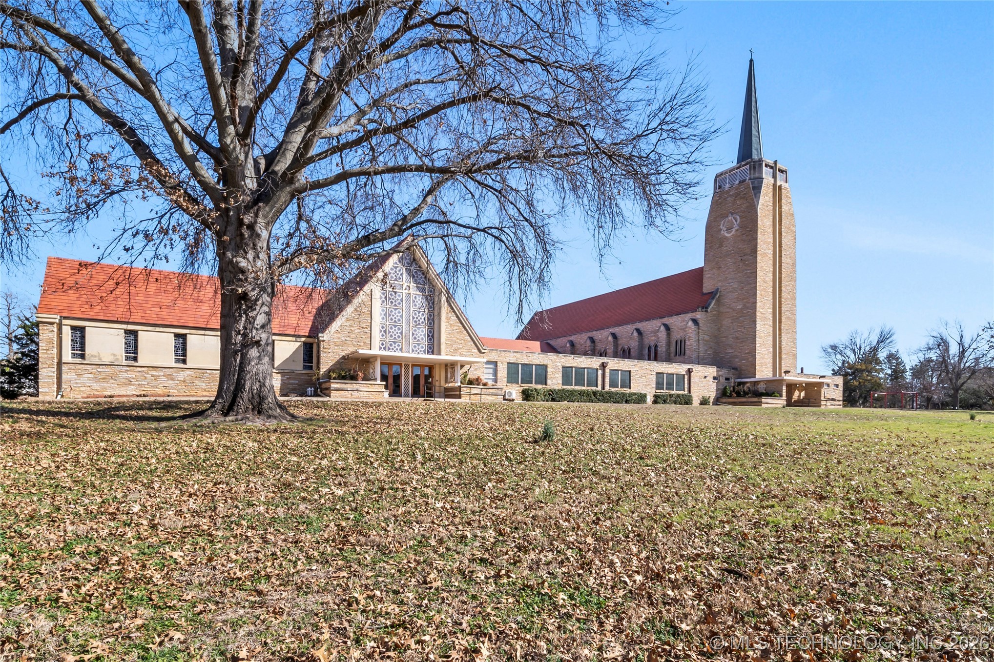 1505 E Grand Avenue Property Photo 10