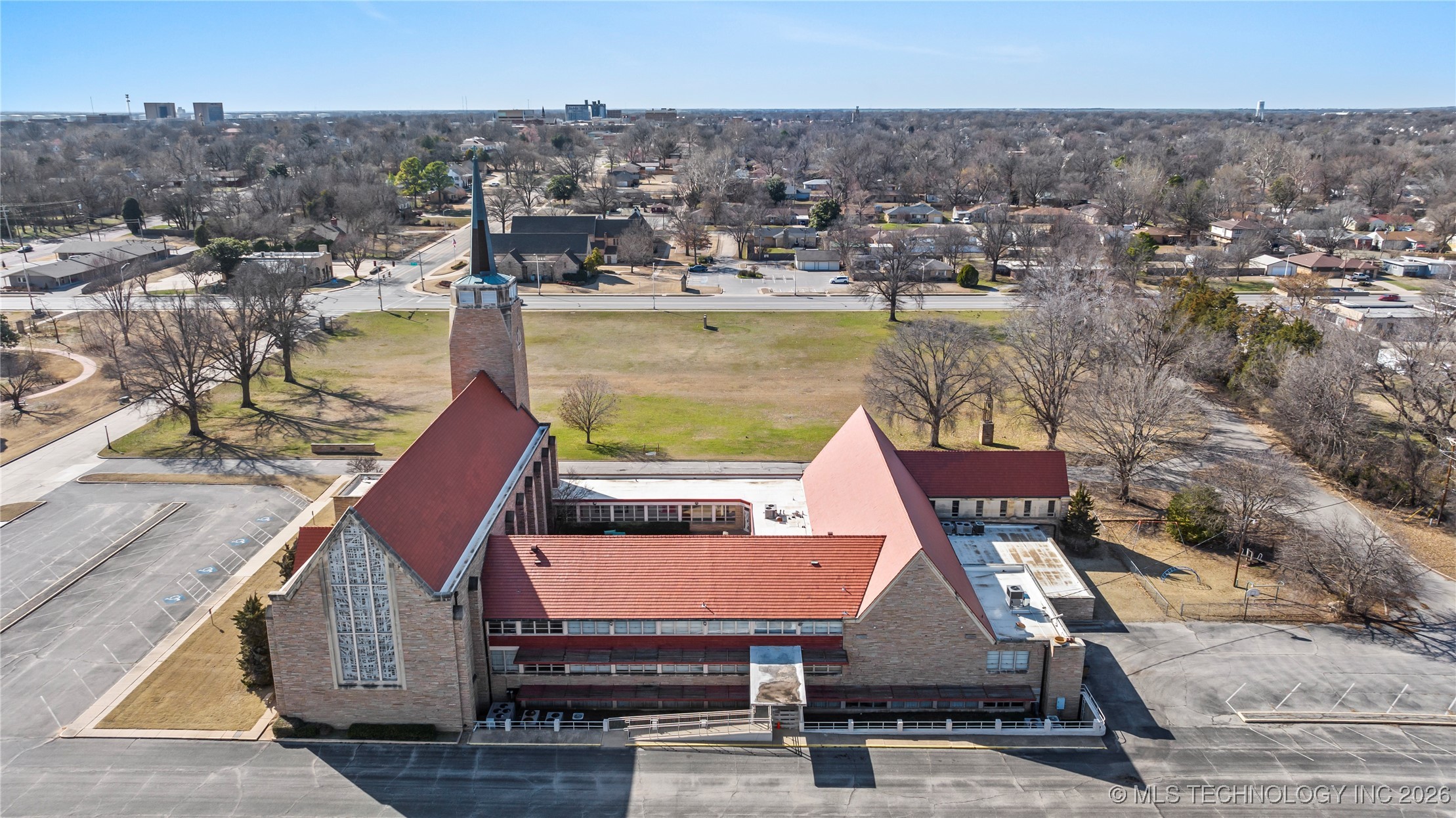1505 E Grand Avenue Property Photo 16