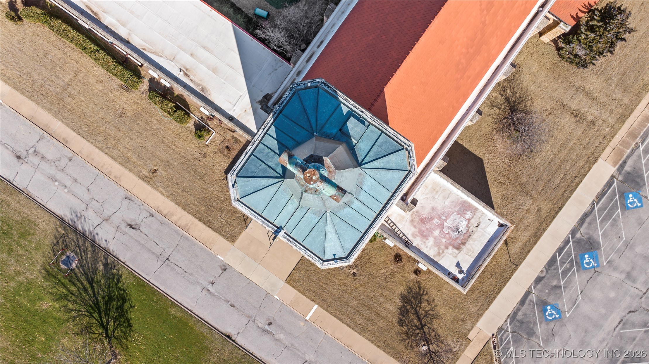 1505 E Grand Avenue Property Photo 18