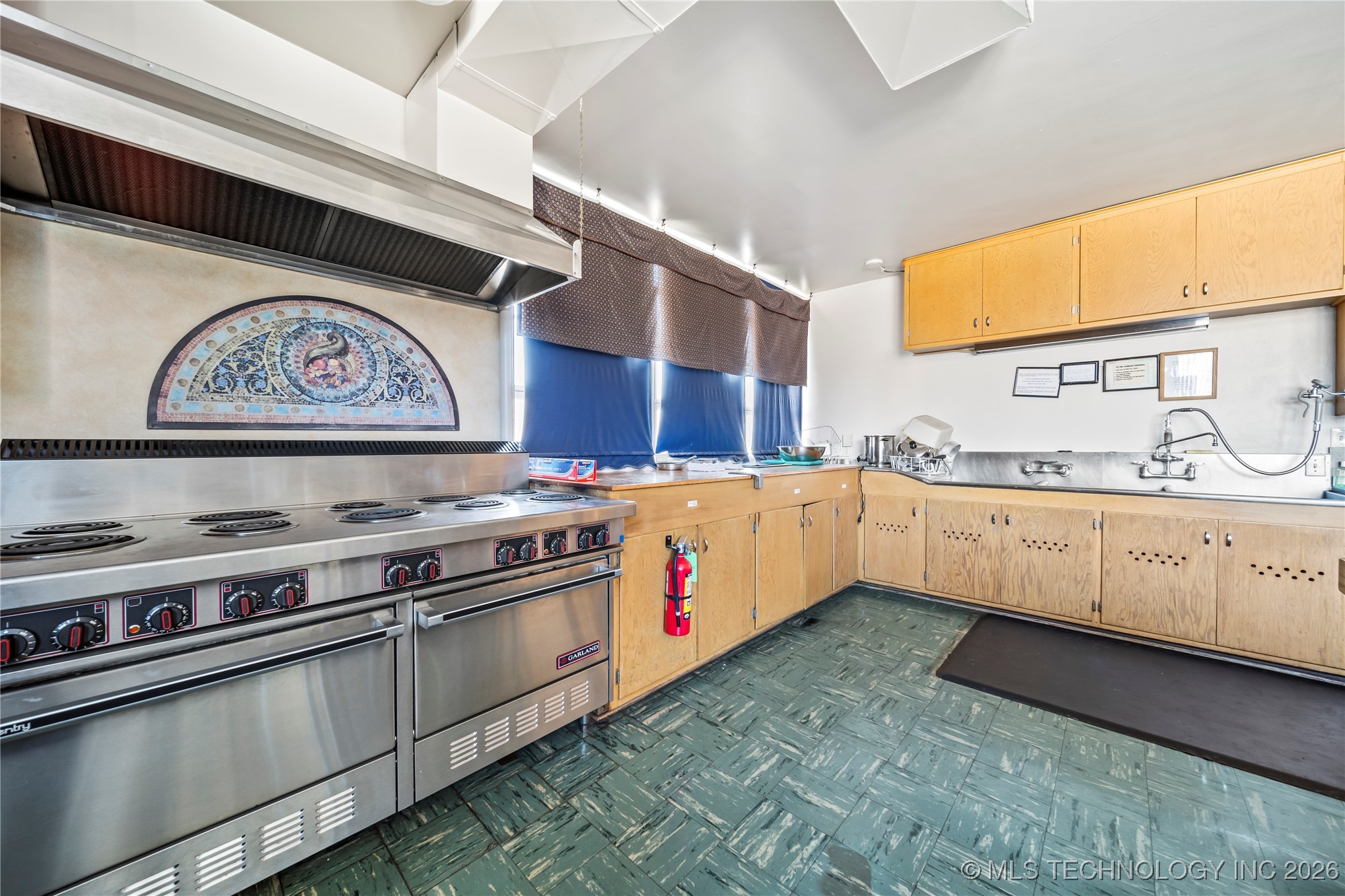 1505 E Grand Avenue Property Photo 47