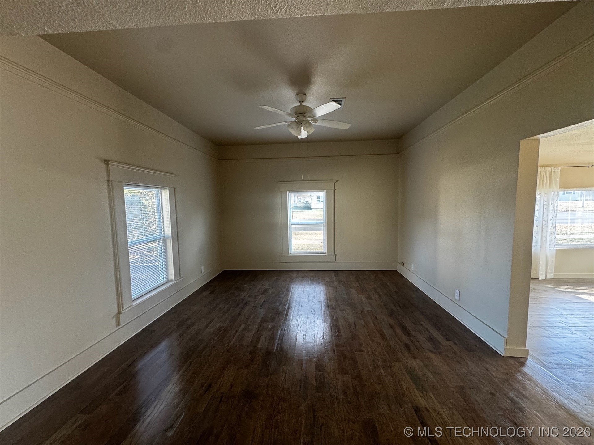 712 S Mcquarrie Avenue Property Photo 4