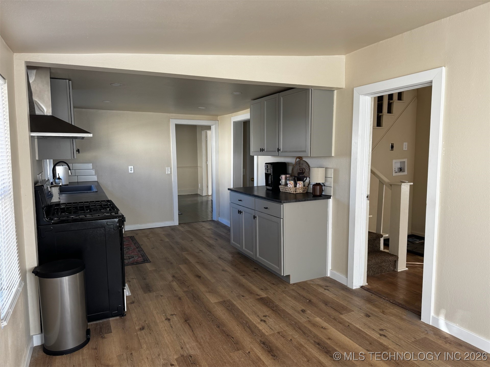 712 S Mcquarrie Avenue Property Photo 7