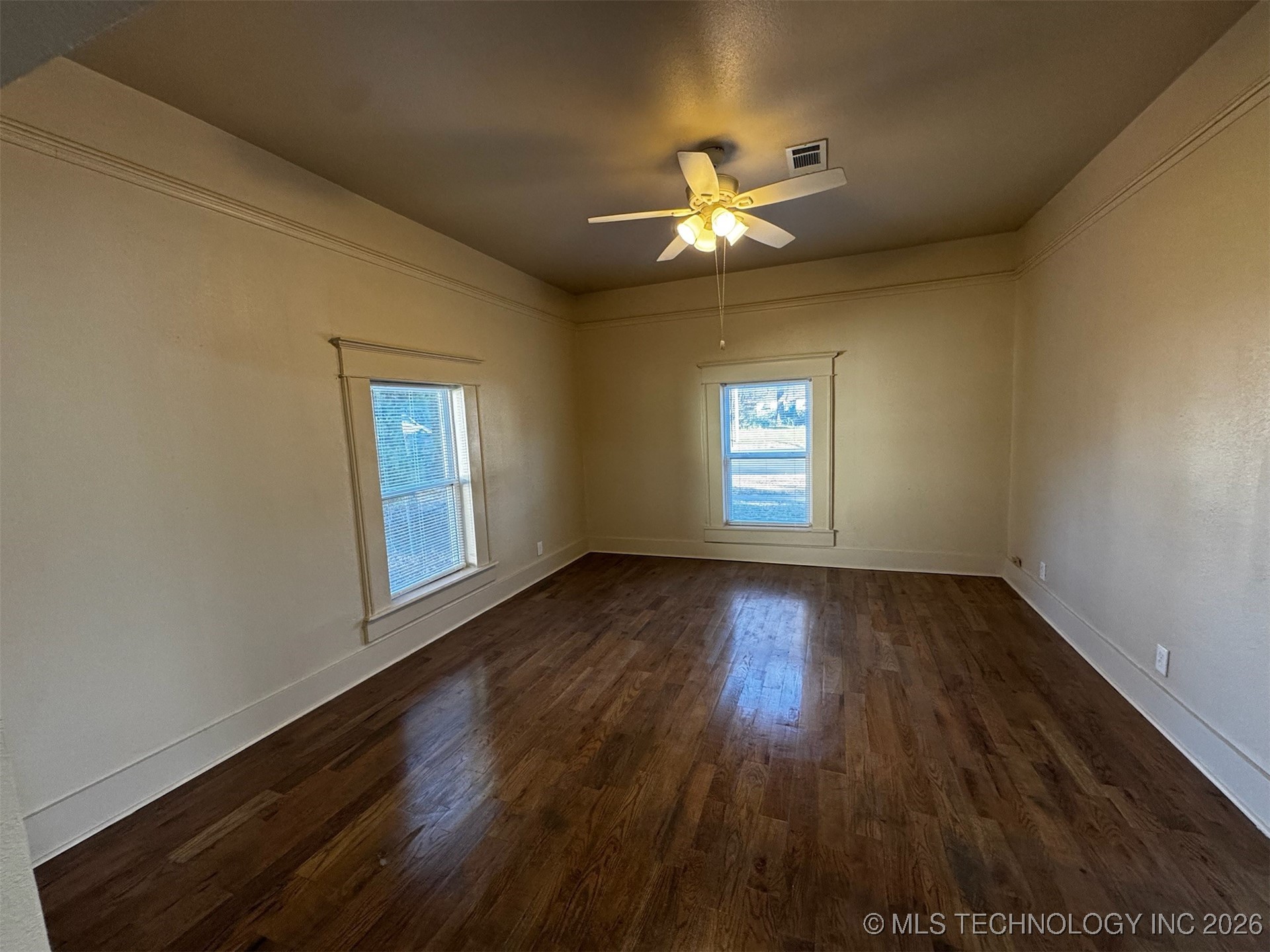 712 S Mcquarrie Avenue Property Photo 11