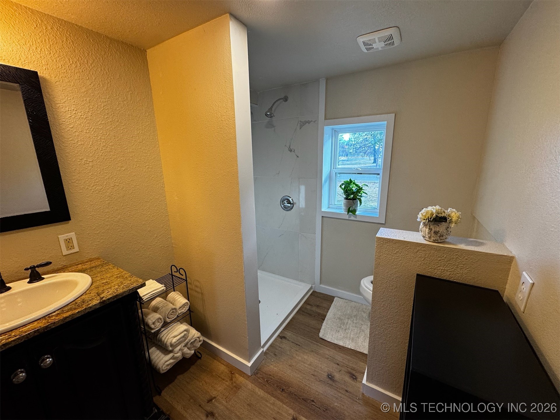 712 S Mcquarrie Avenue Property Photo 12