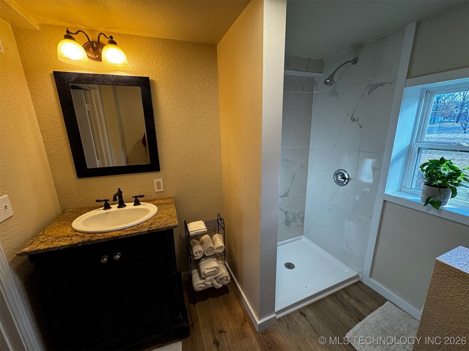 712 S Mcquarrie Avenue Property Photo 14