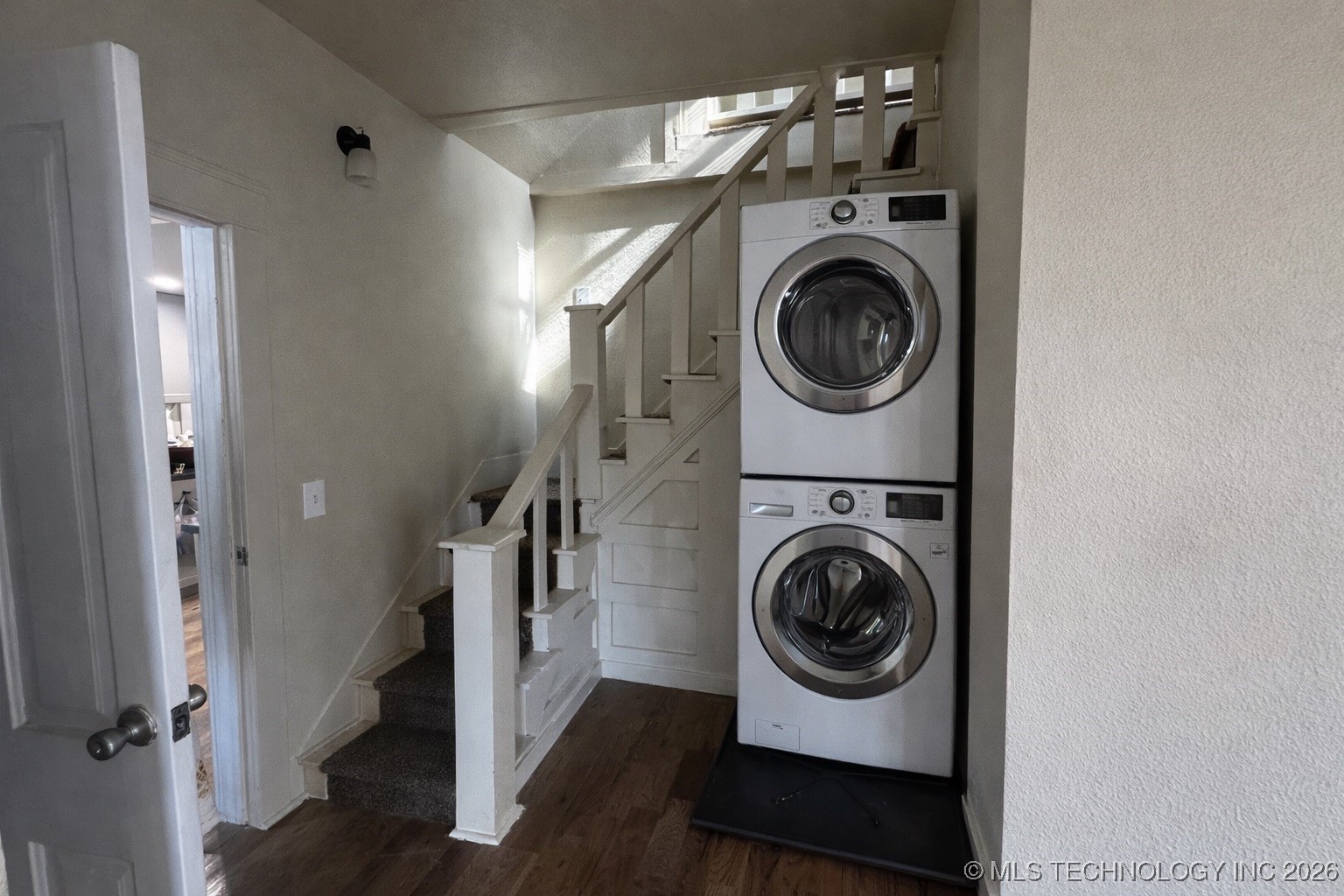 712 S Mcquarrie Avenue Property Photo 17