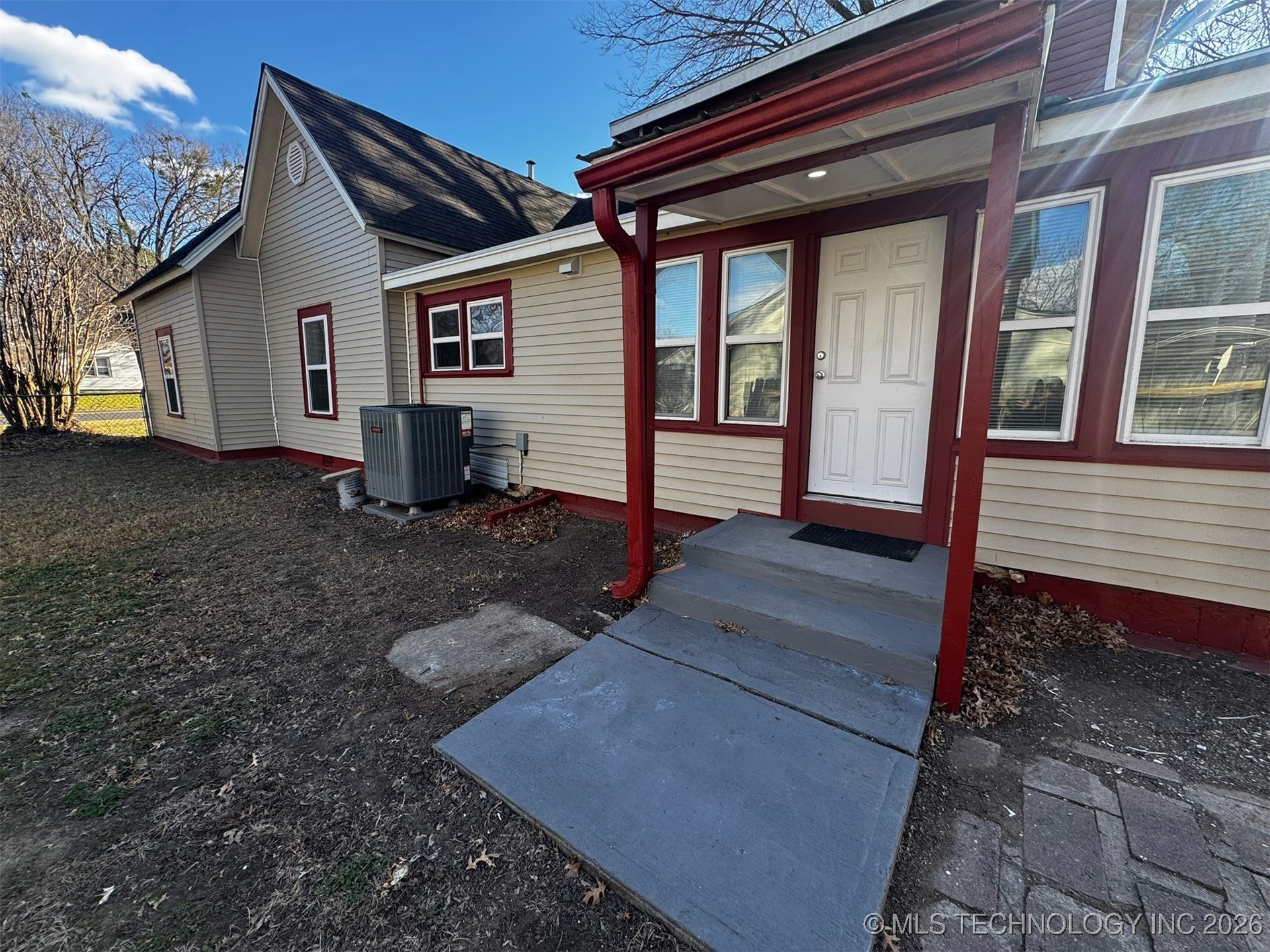 712 S Mcquarrie Avenue Property Photo 21