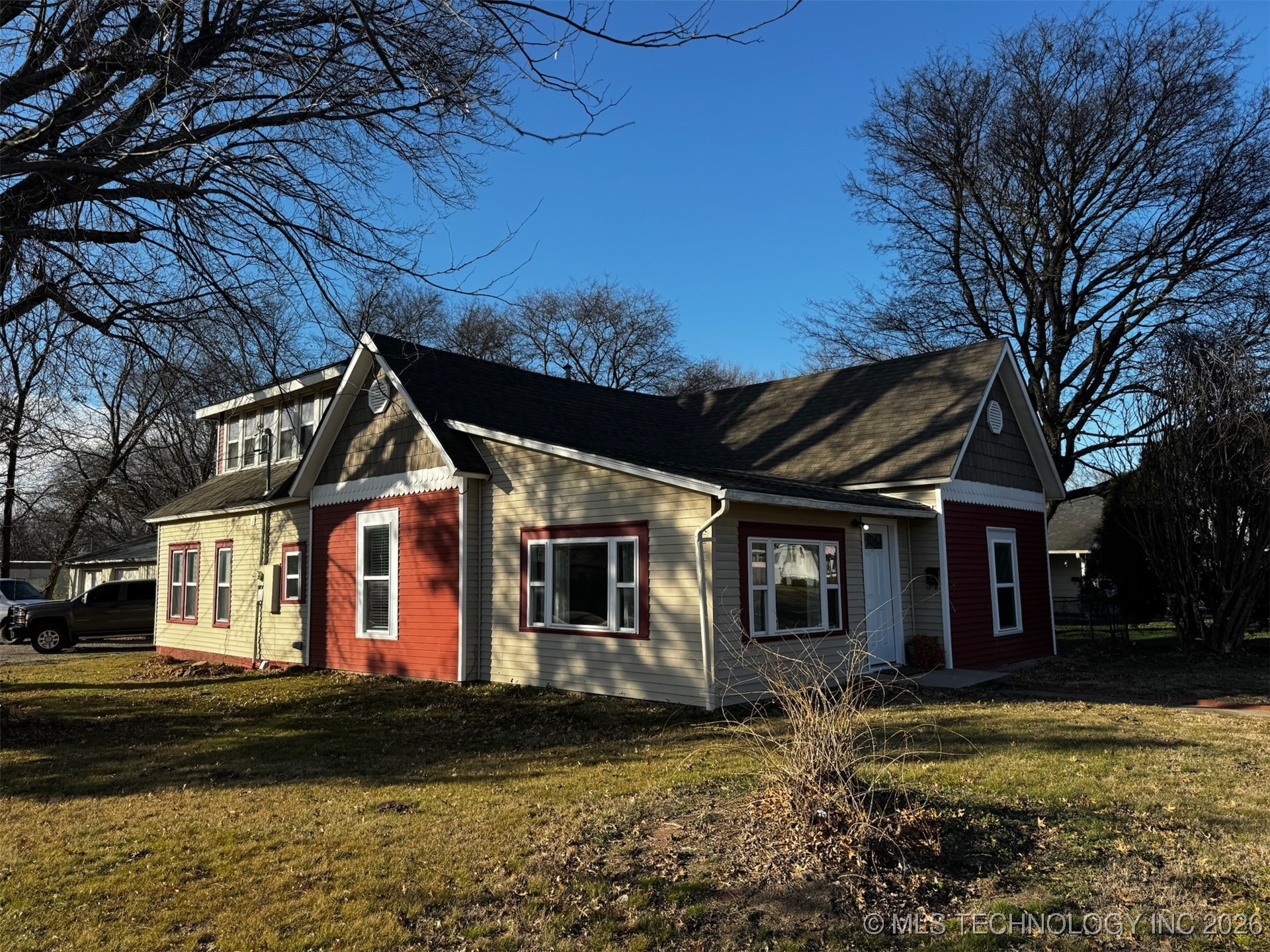 712 S Mcquarrie Avenue Property Photo 22