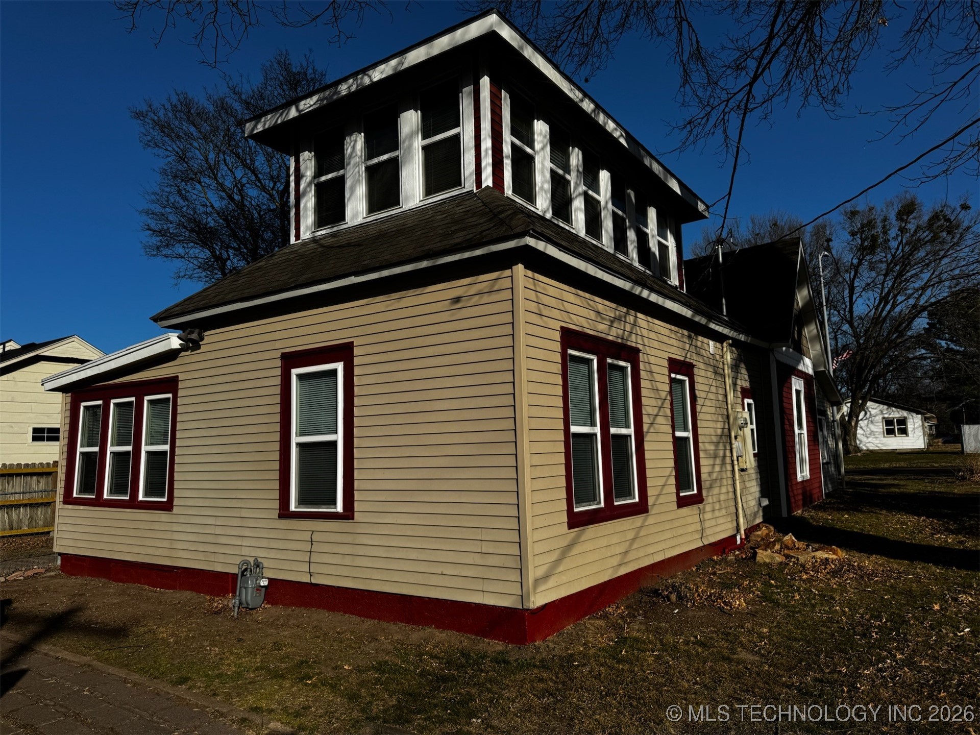 712 S Mcquarrie Avenue Property Photo 24