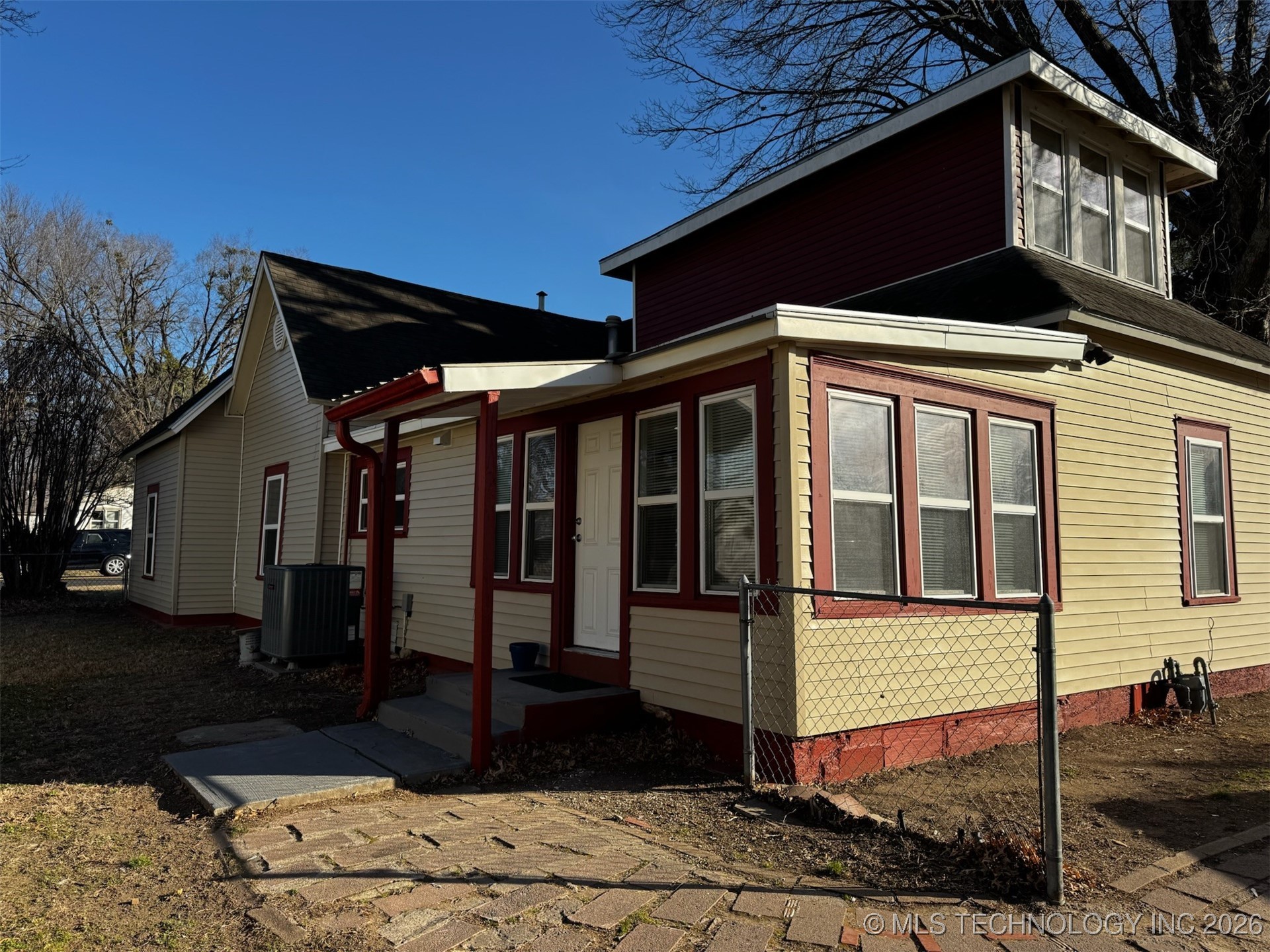 712 S Mcquarrie Avenue Property Photo 25