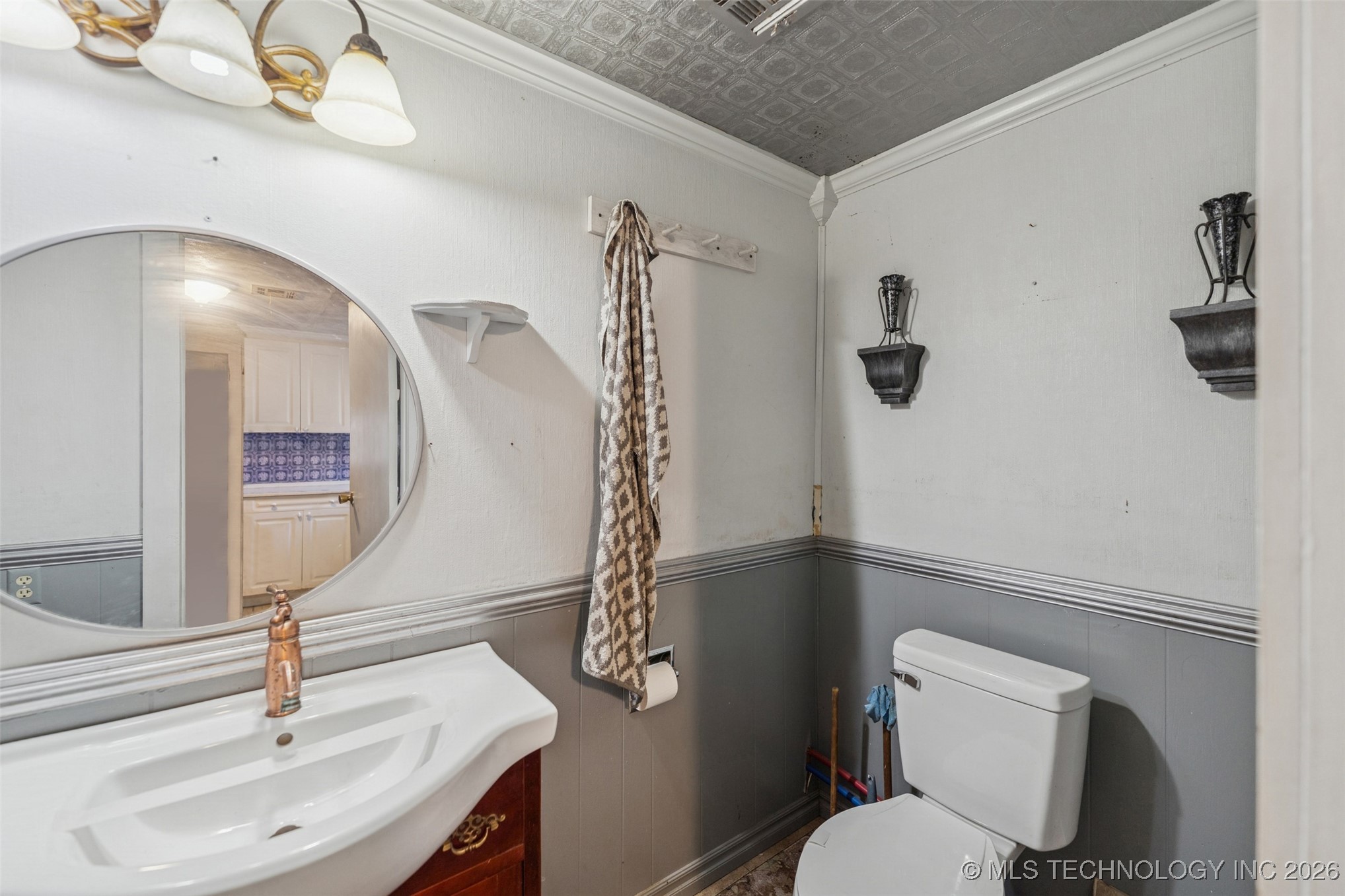 438139 E 360 Property Photo 8