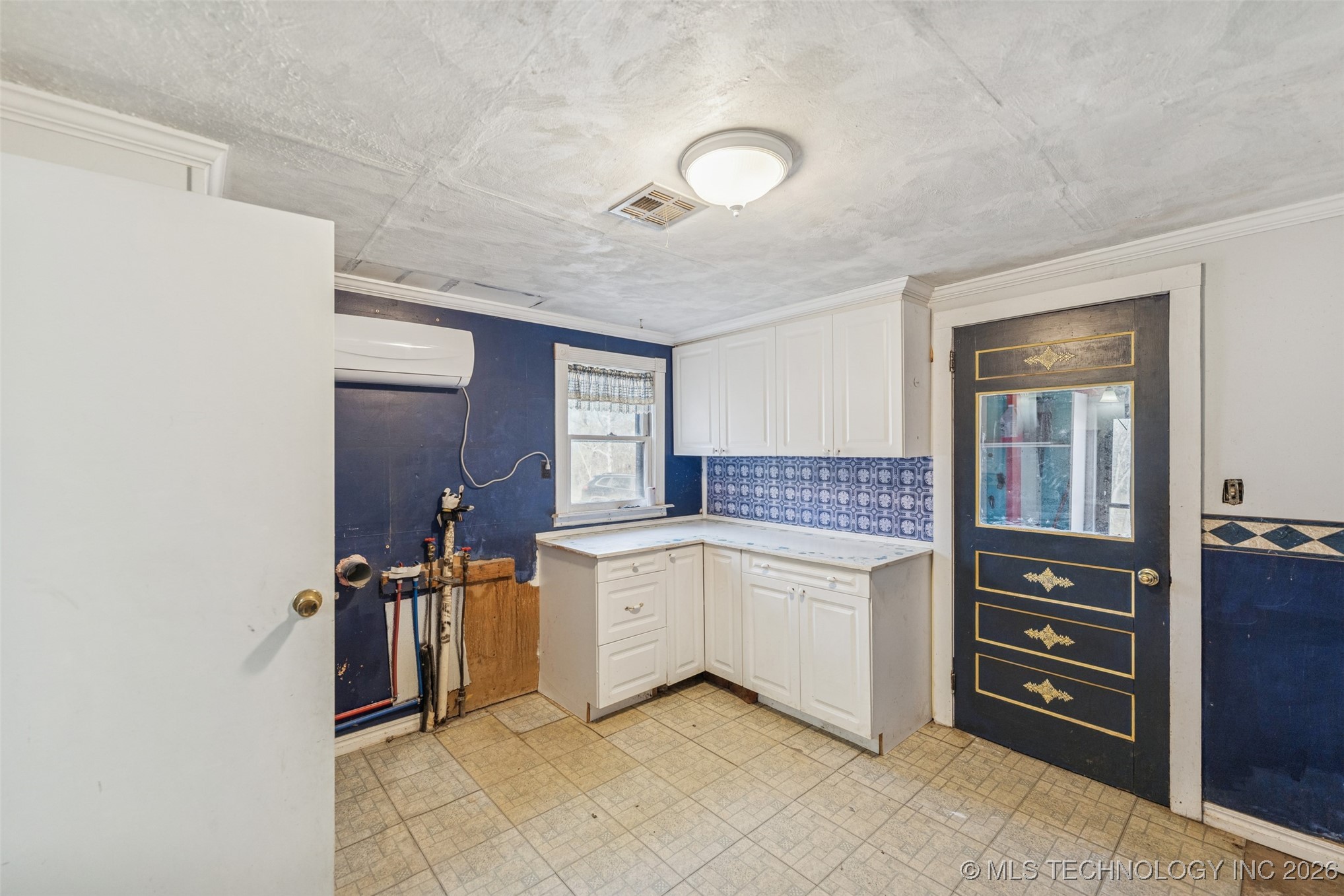 438139 E 360 Property Photo 10