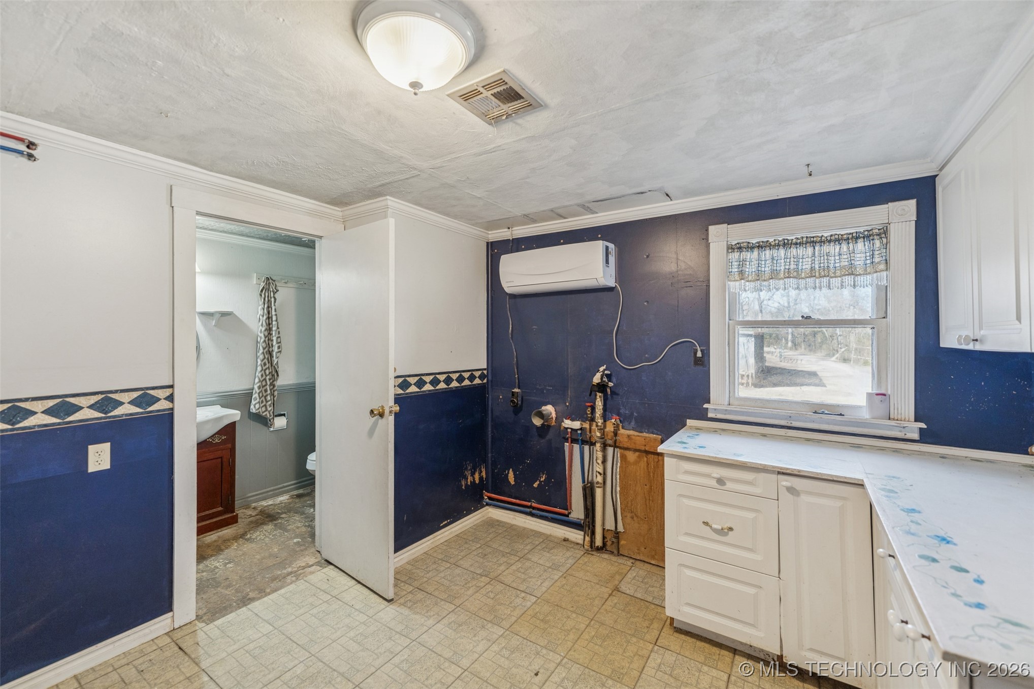 438139 E 360 Property Photo 11