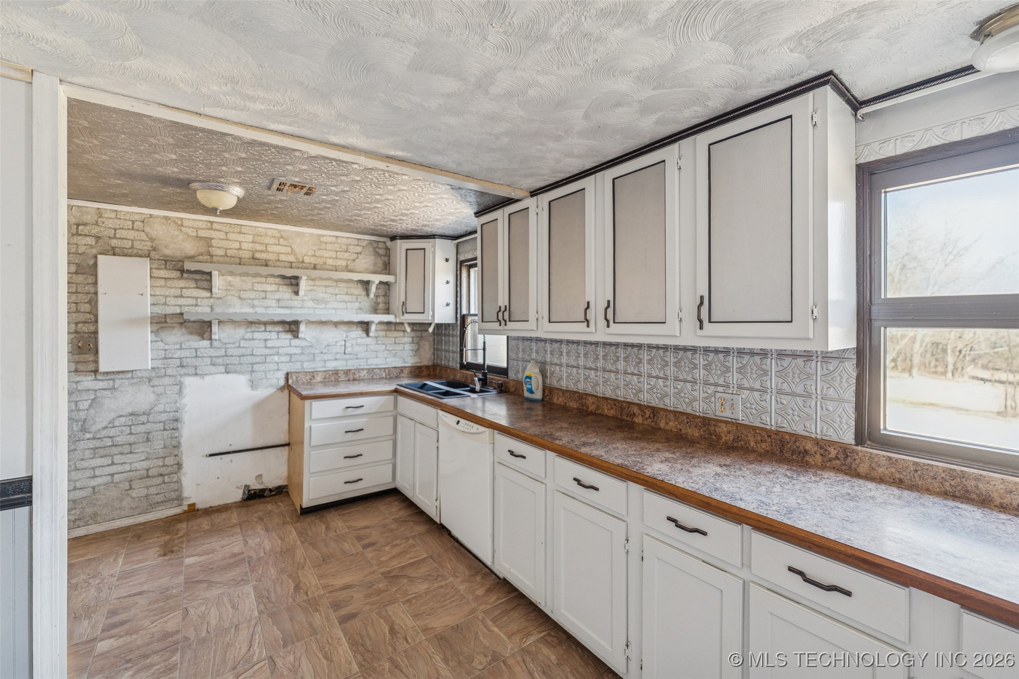 438139 E 360 Property Photo 12