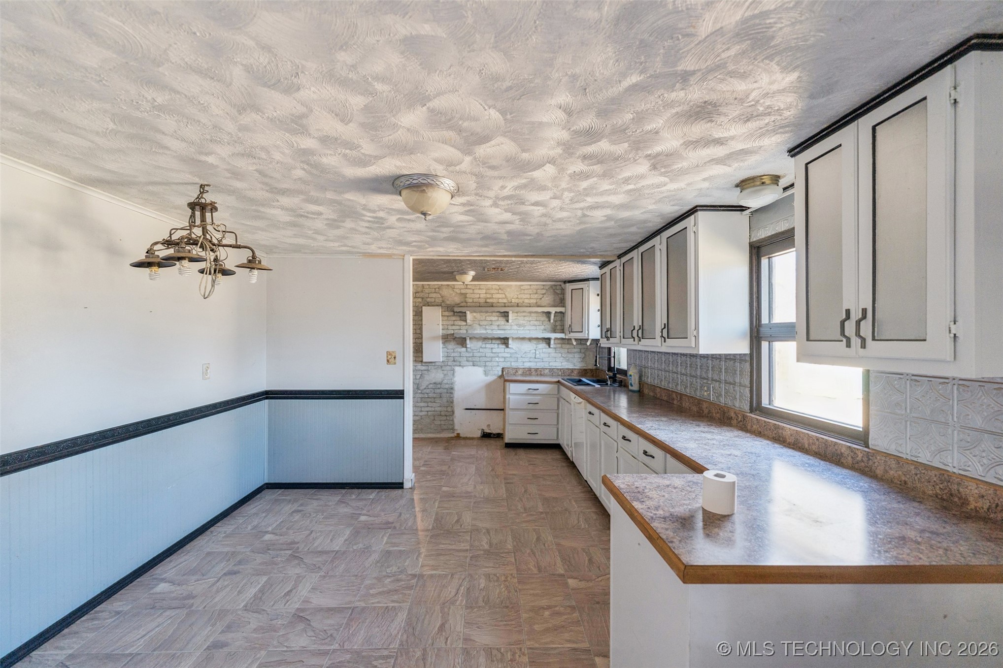 438139 E 360 Property Photo 13