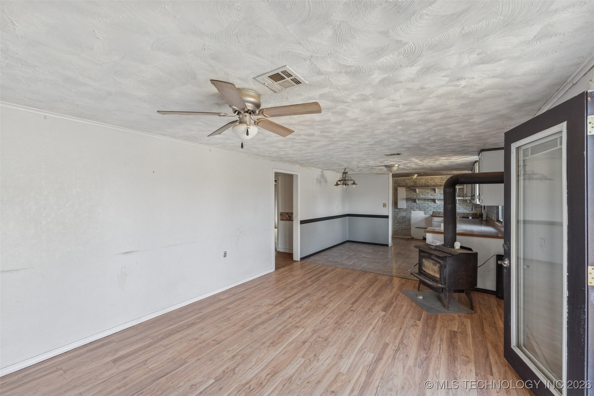 438139 E 360 Property Photo 14