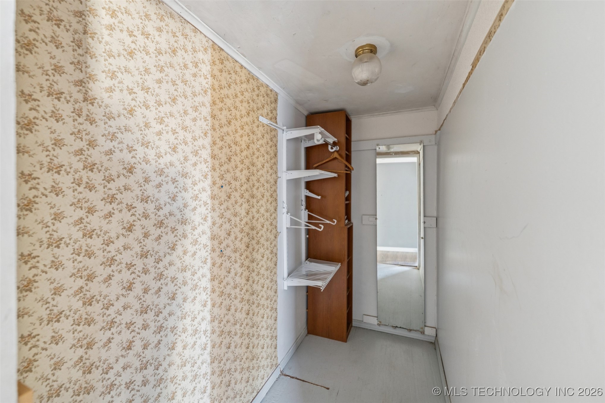438139 E 360 Property Photo 15