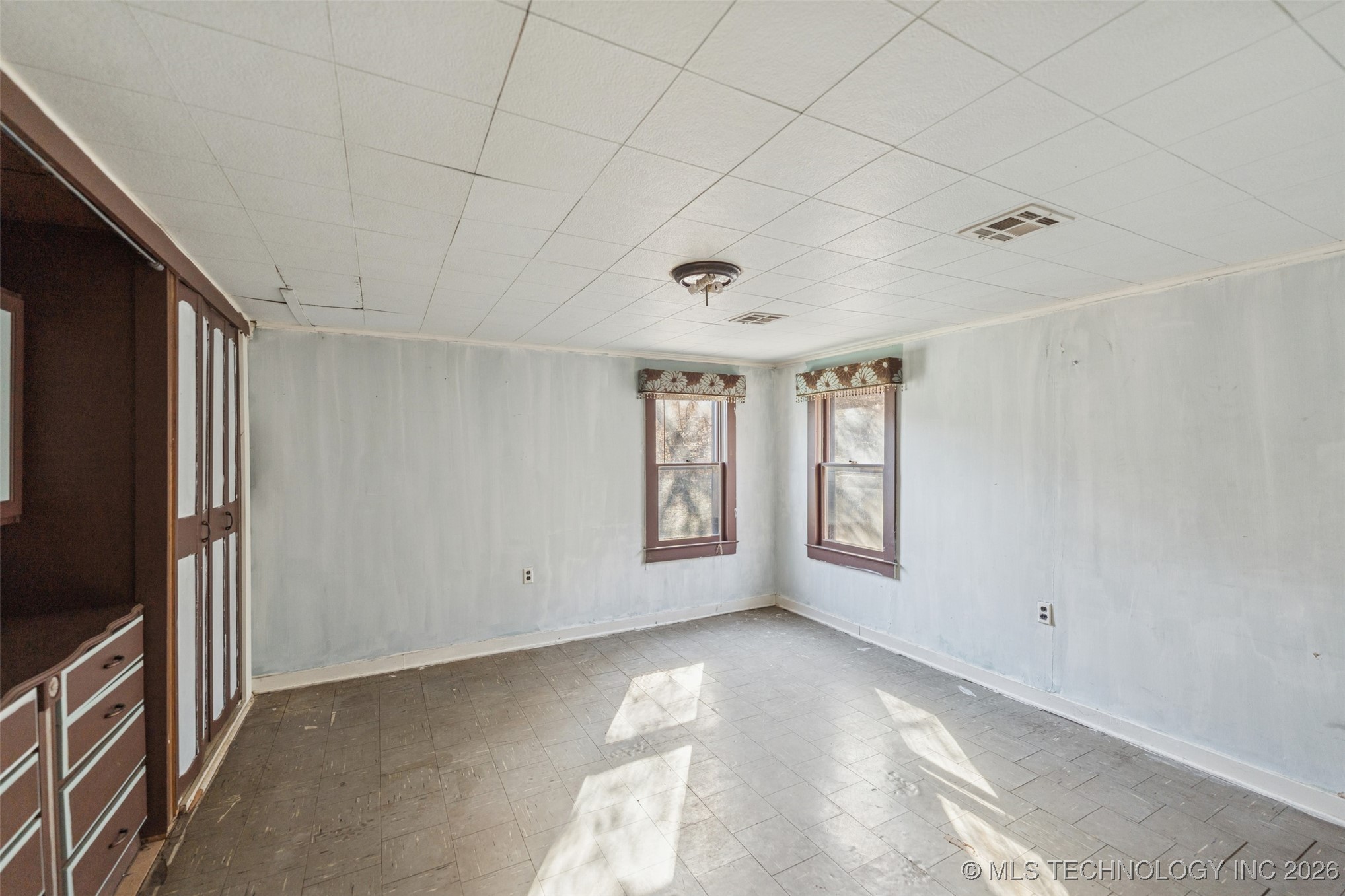 438139 E 360 Property Photo 17