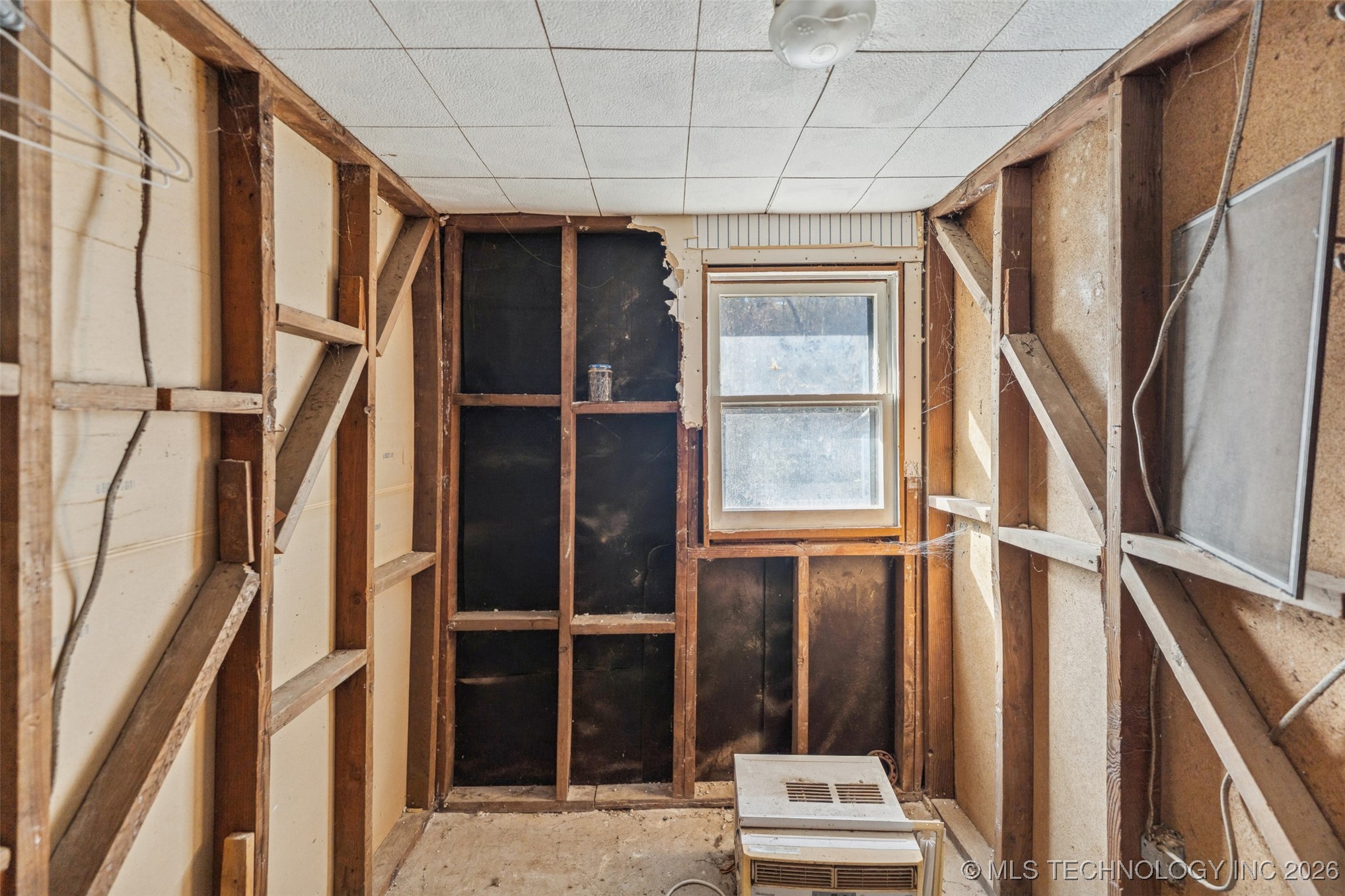 438139 E 360 Property Photo 18