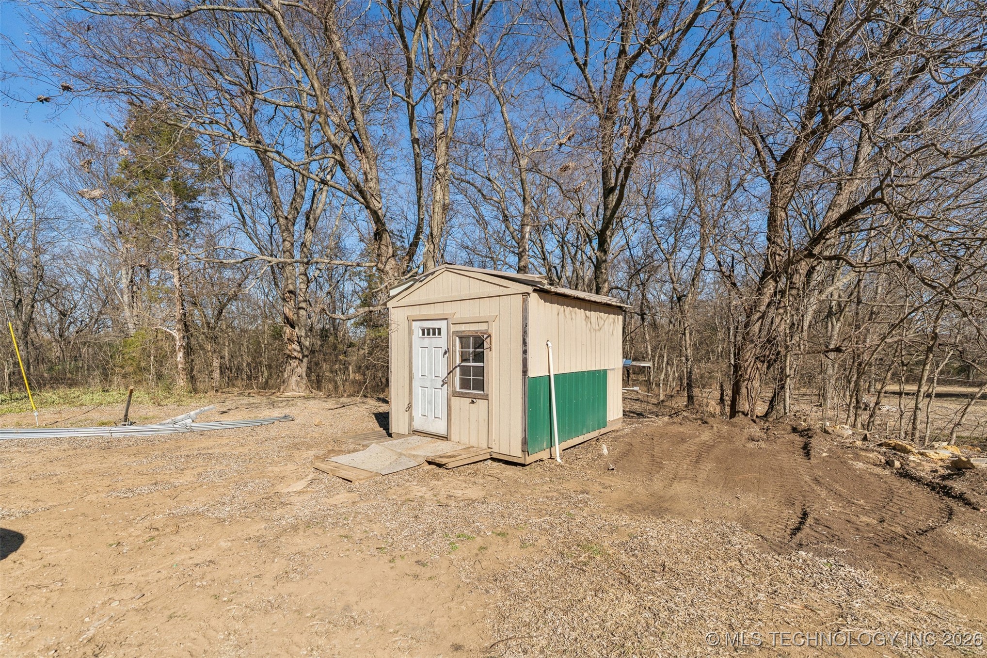 438139 E 360 Property Photo 22